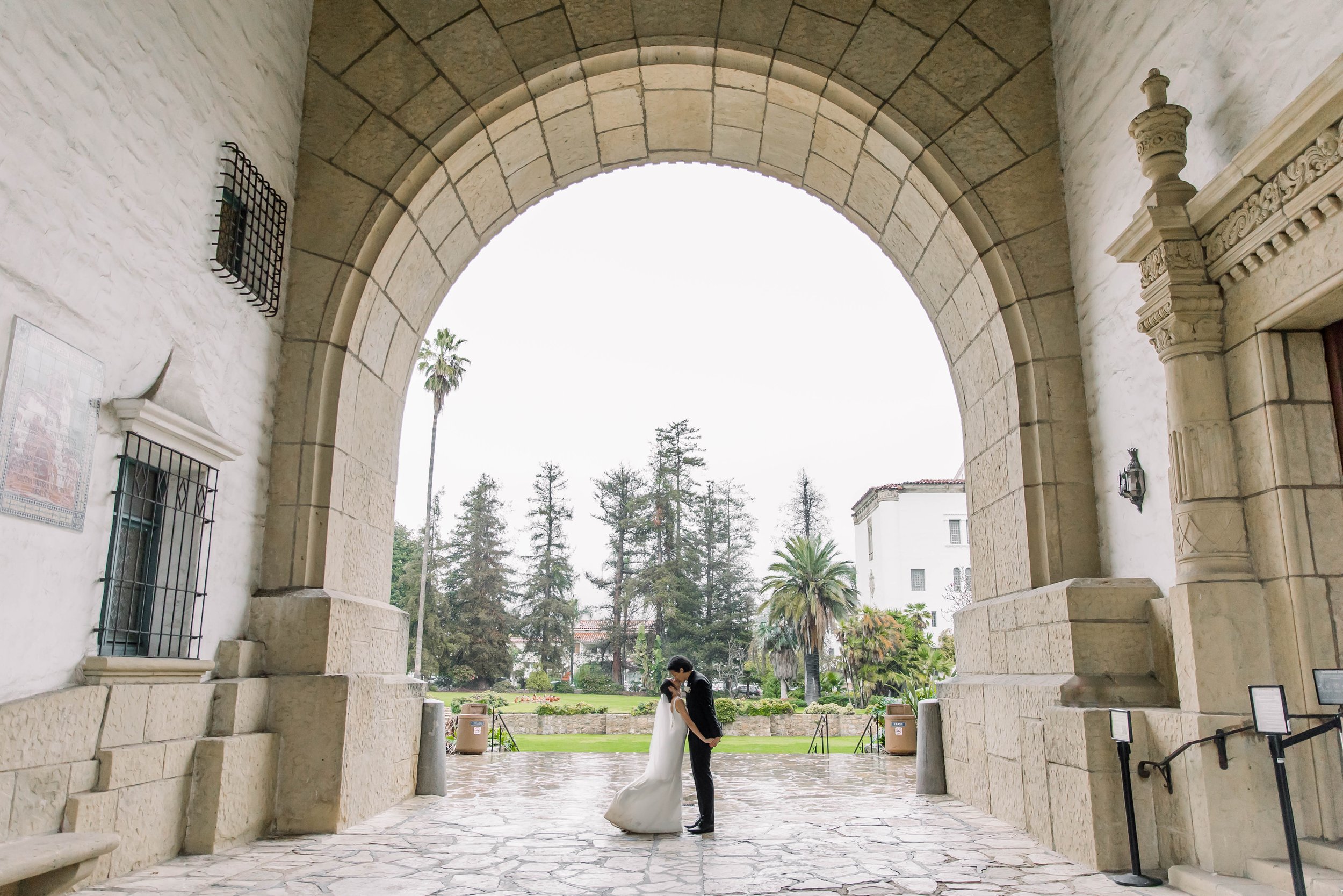 www.santabarbarawedding.com | Weddings by the Sea | Bexx Photography | Bride and Groom Under Courthouse Arch