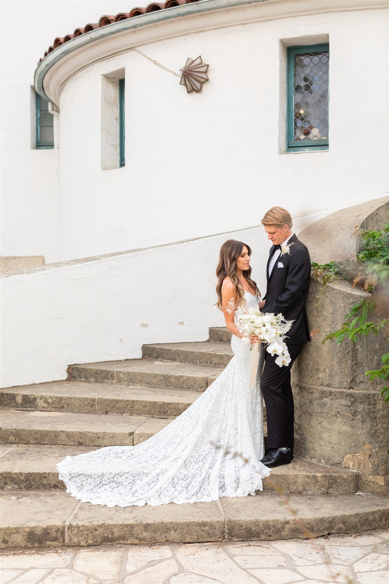 www.santabarbarawedding.com | Events by Fran | Wonder Tribe | Santa Barbara Courthouse | Beauty by Leah Rose | Amari Salon &amp; Spa | Wild West Florals | Bride and Groom on Steps