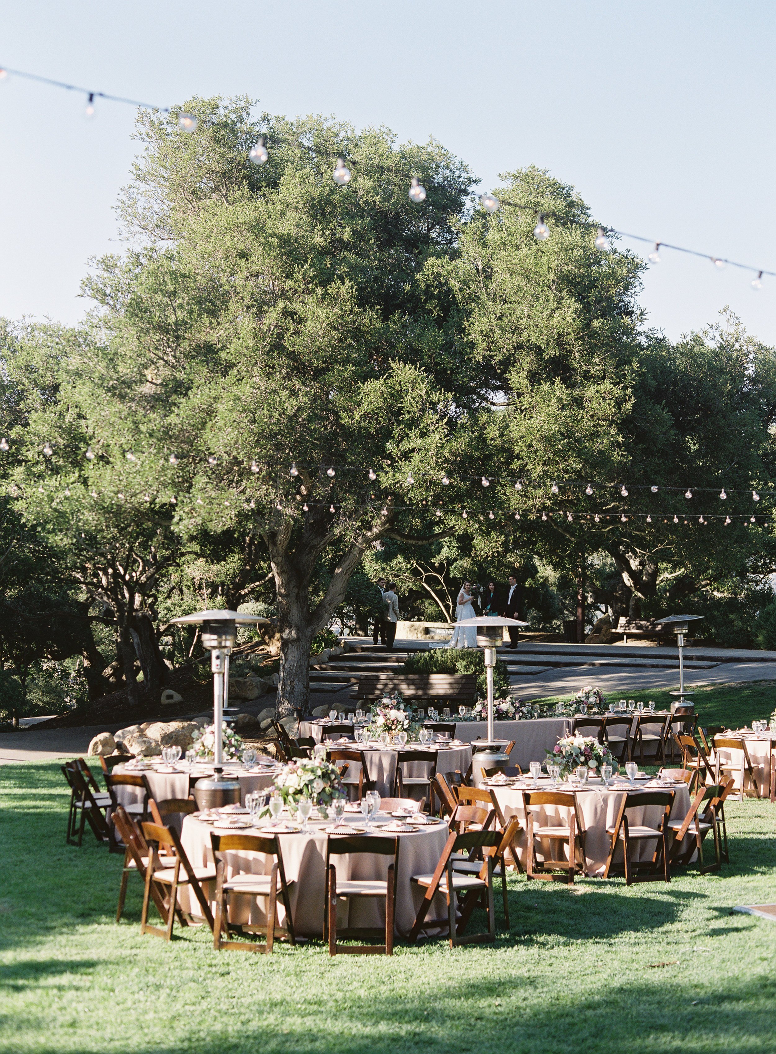www.santabarbarawedding.com | Elings Park | Sara Weir Photography | Reception Tables Set Up in the Park