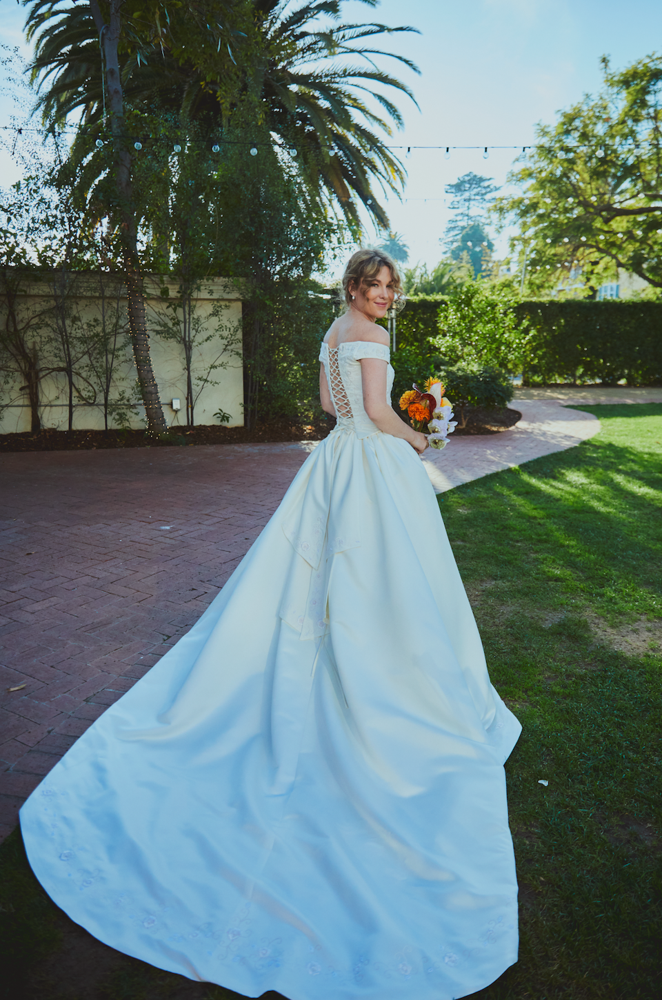 www.santabarbarawedding.com | Santa Barbara Club | Lance Skundrich | Wild Heart Events | Going Steady Studios | Shanie Crosbie Makeup | Bride In Gown Holding Bridal Bouquet