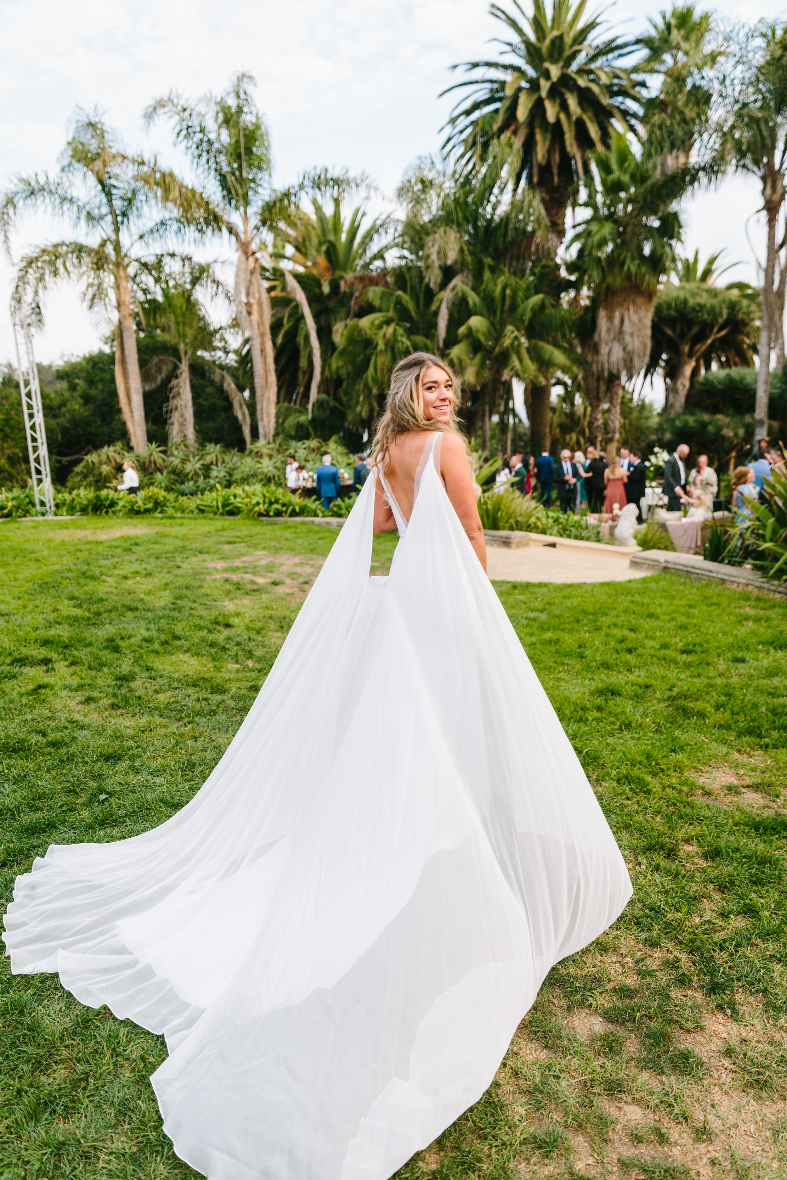 www.santabarbarawedding.com | Santa Barbara Zoo | Jodee Debes | Davia Lee | Boho Chic Dreams | Sarah Seven | Daphne Newman | Samara Beauty | Bride Showing Off Veil