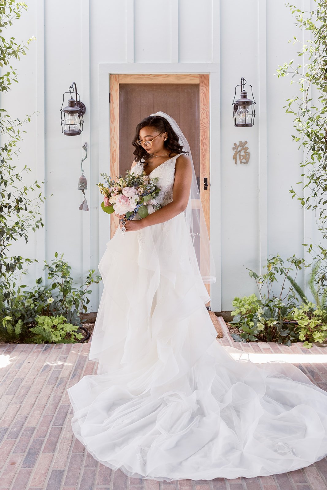 www.santabarbarawedding.com | Drake Social | Anna Delores Photography | Cosecha Farming | Rogue Styling | Bride with Bouquet