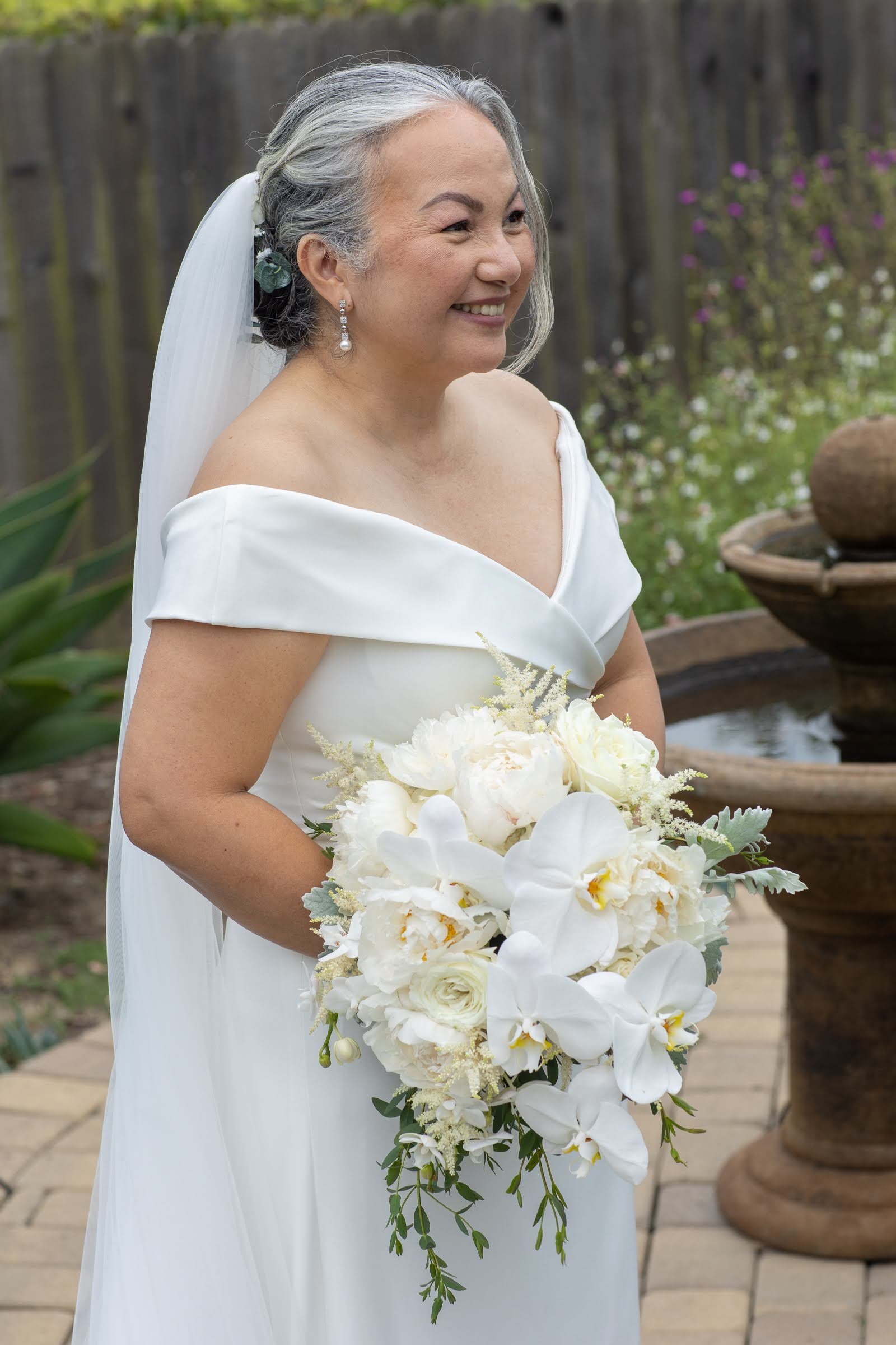 www.santabarbarawedding.com | Emily Hart-Roberts | Carr Winery | Felici Events | Ella &amp; Louie | Rogue Styling | Bride with Bouquet