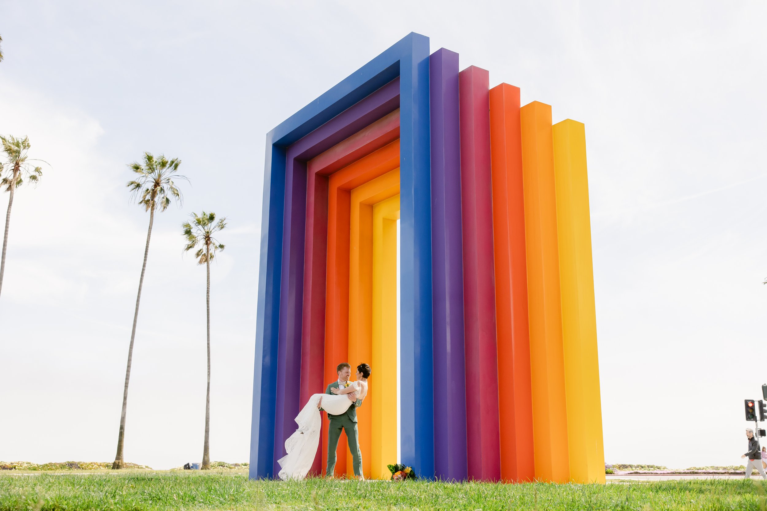 www.santabarbarawedding.com | Rewind Photography | Dulce Dia Events | Blush &amp; Bangs | Couple Kissing at the Chromatic Gate 