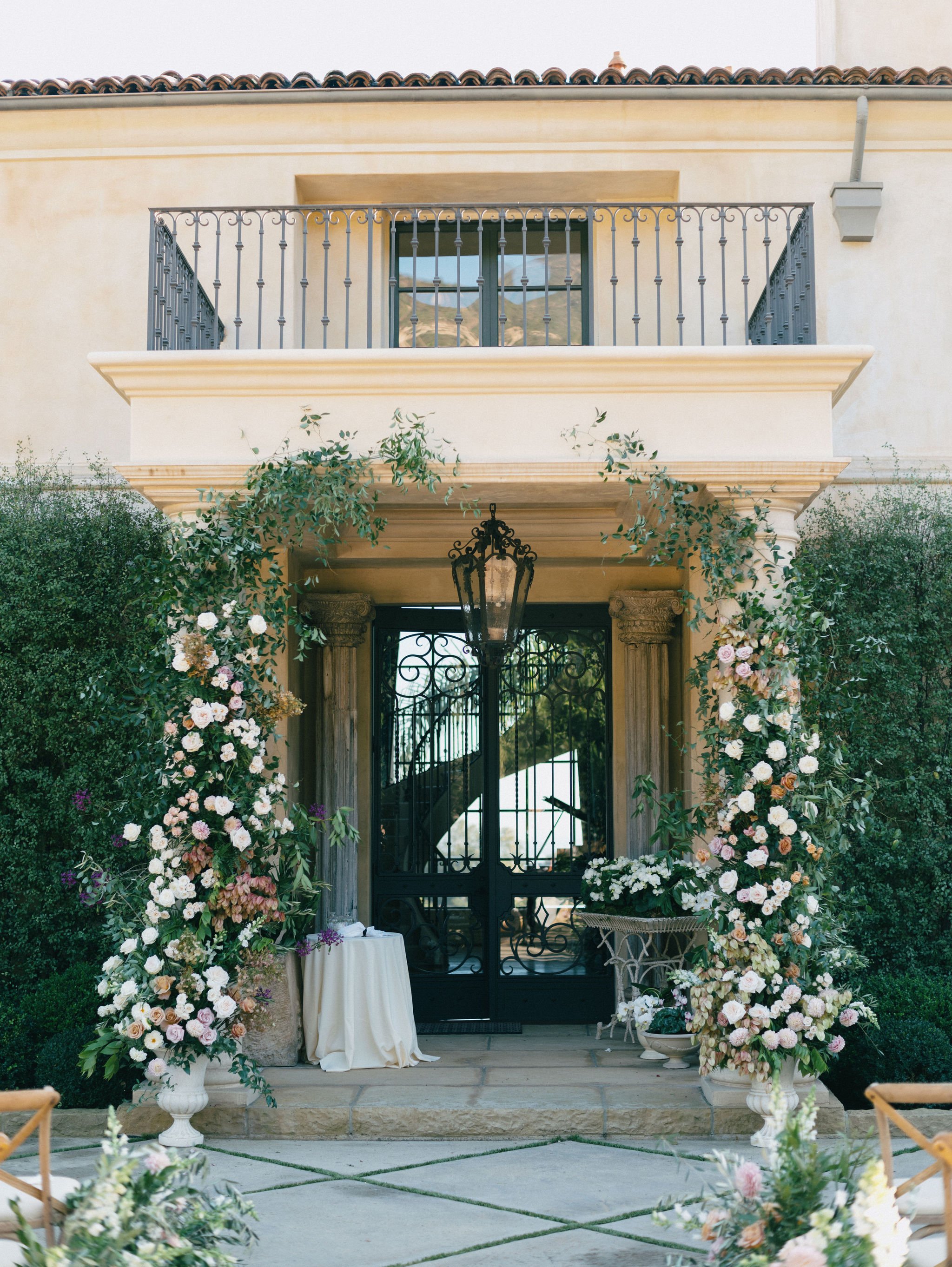 www.santabarbarawedding.com | Kurt Boomer Photography | Details, Darling | Alexis Ireland Florals | Ceremony Set Up