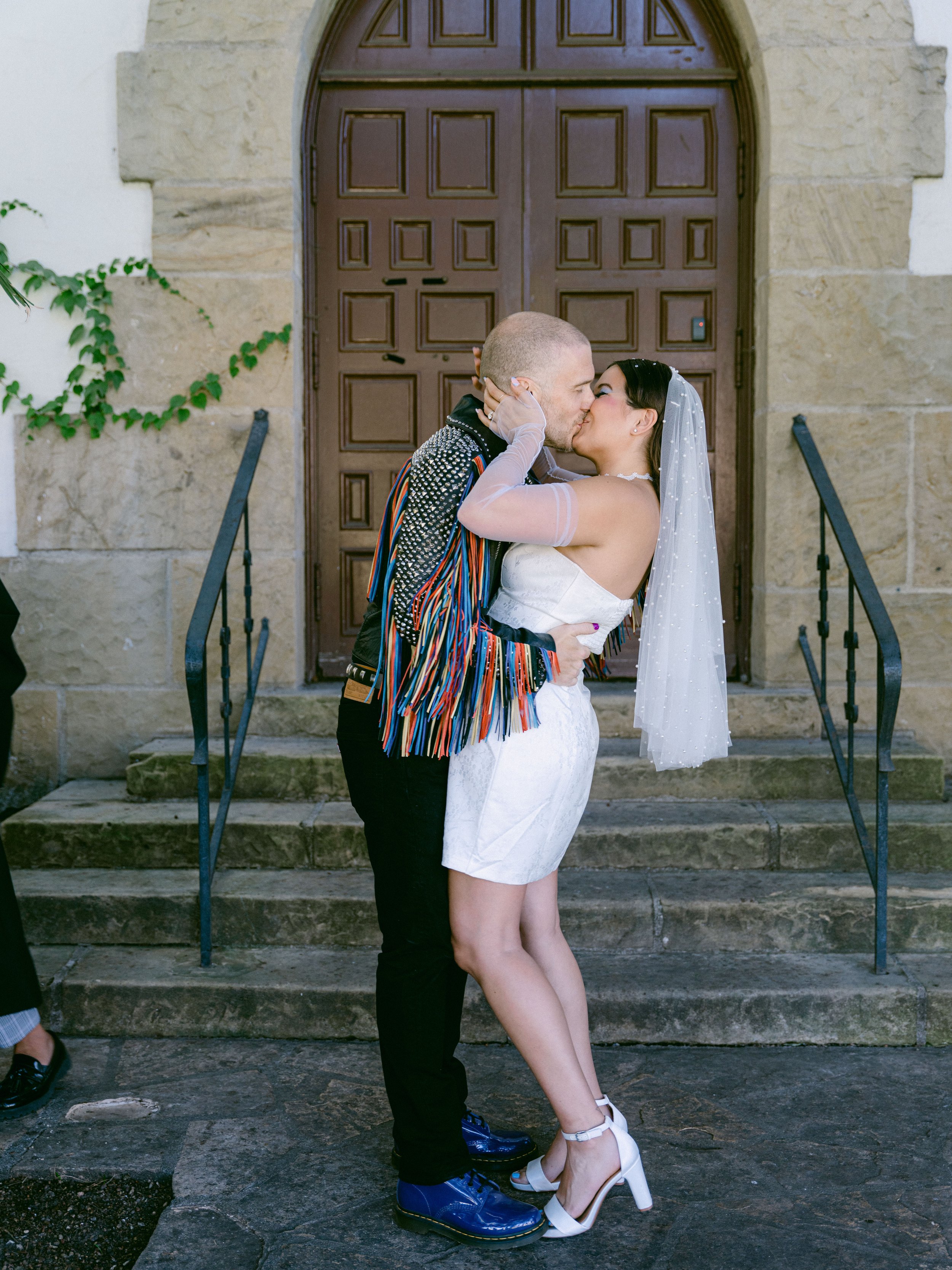 www.santabarbarawedding.com | Santa Barbara Courthouse | The Bomani’s | Bride and Groom’s First Kiss as Married Couple