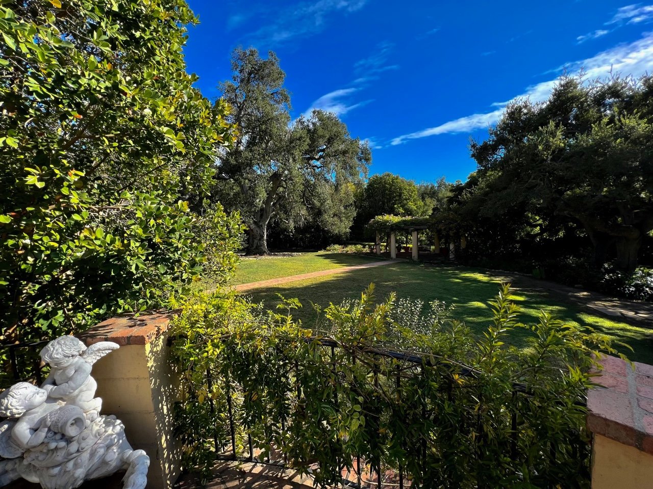 www.santabarbarawedding.com | Las Palmas Estate | Kathy Ireland | Outdoor Garden Reception Area at Santa Barbara Venue