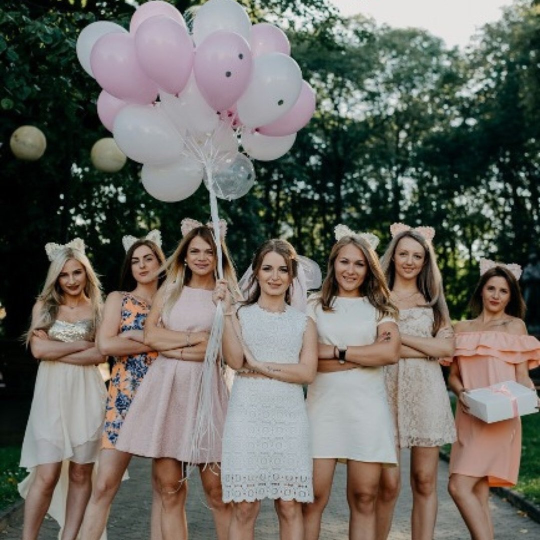 ✨ Planning the perfect bridal shower? Look no further! We&rsquo;ve teamed up with @beau_coup @flair_projectsb and @lelepatisserie to feature six captivating theme ideas that&rsquo;ll make your celebration unforgettable.

🫖 Tea Party &amp; Crafts

🍳