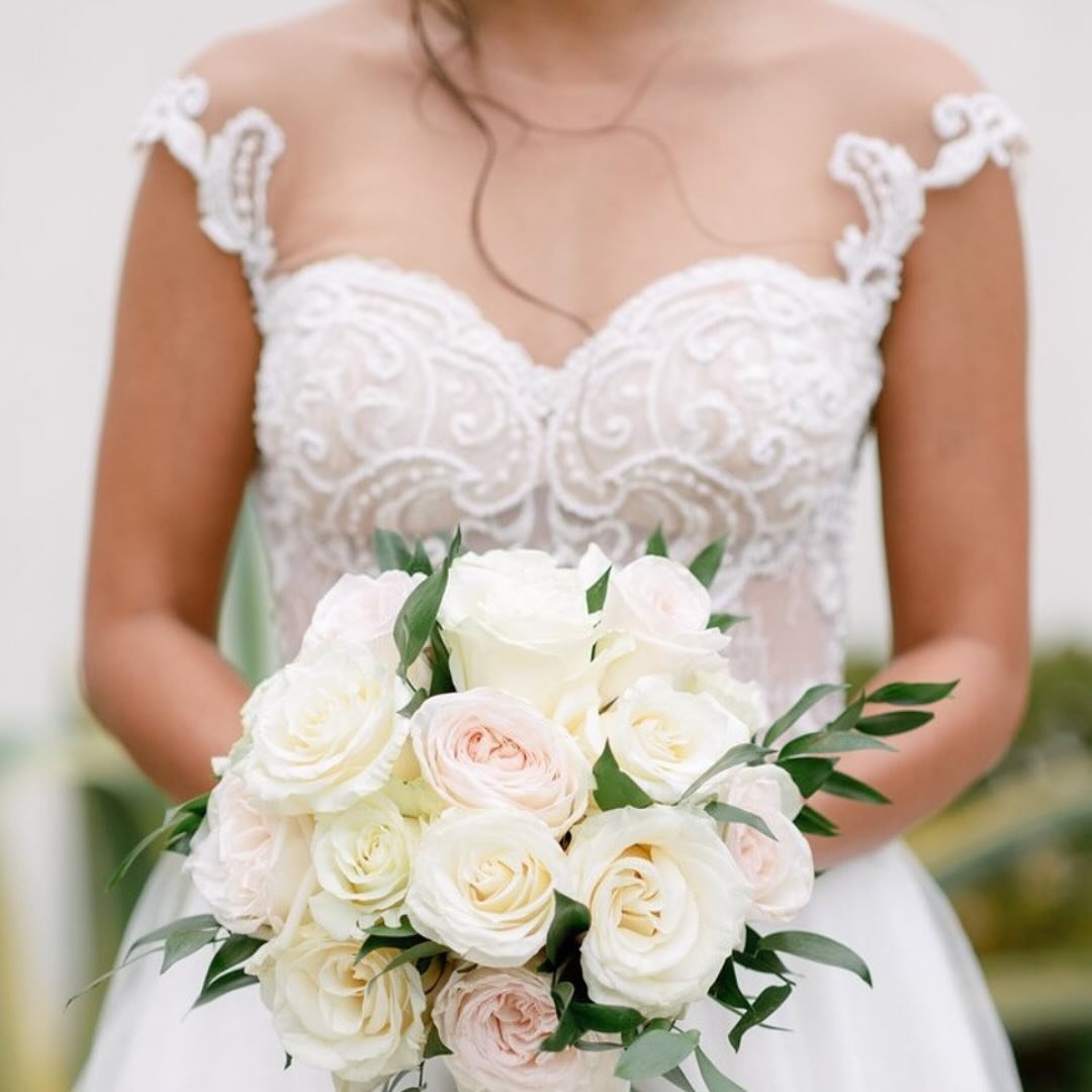 From grand plans to intimate moments, love always finds its way. ✨ Despite the twists and turns of Covid, today&rsquo;s ceremony at Santa Barbara&rsquo;s Chase Palm Park was nothing short of magical. Thanks to @eventsbyfran, every detail sparkled wit