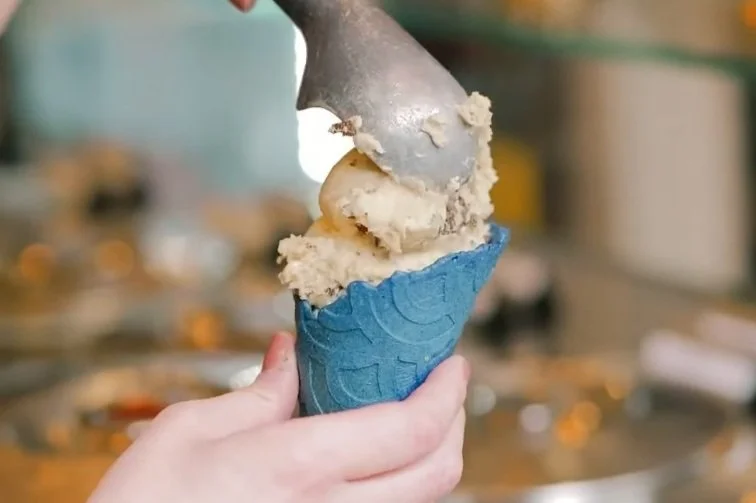 www.santabarbarawedding.com | Sanders & Sons | Scooping Coffee Gelato Into a Blue Cone