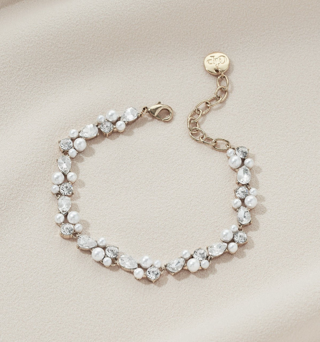 www.santabarbarawedding.com | Olive &amp; Piper | Pearl and Crystal Chunky Bracelet
