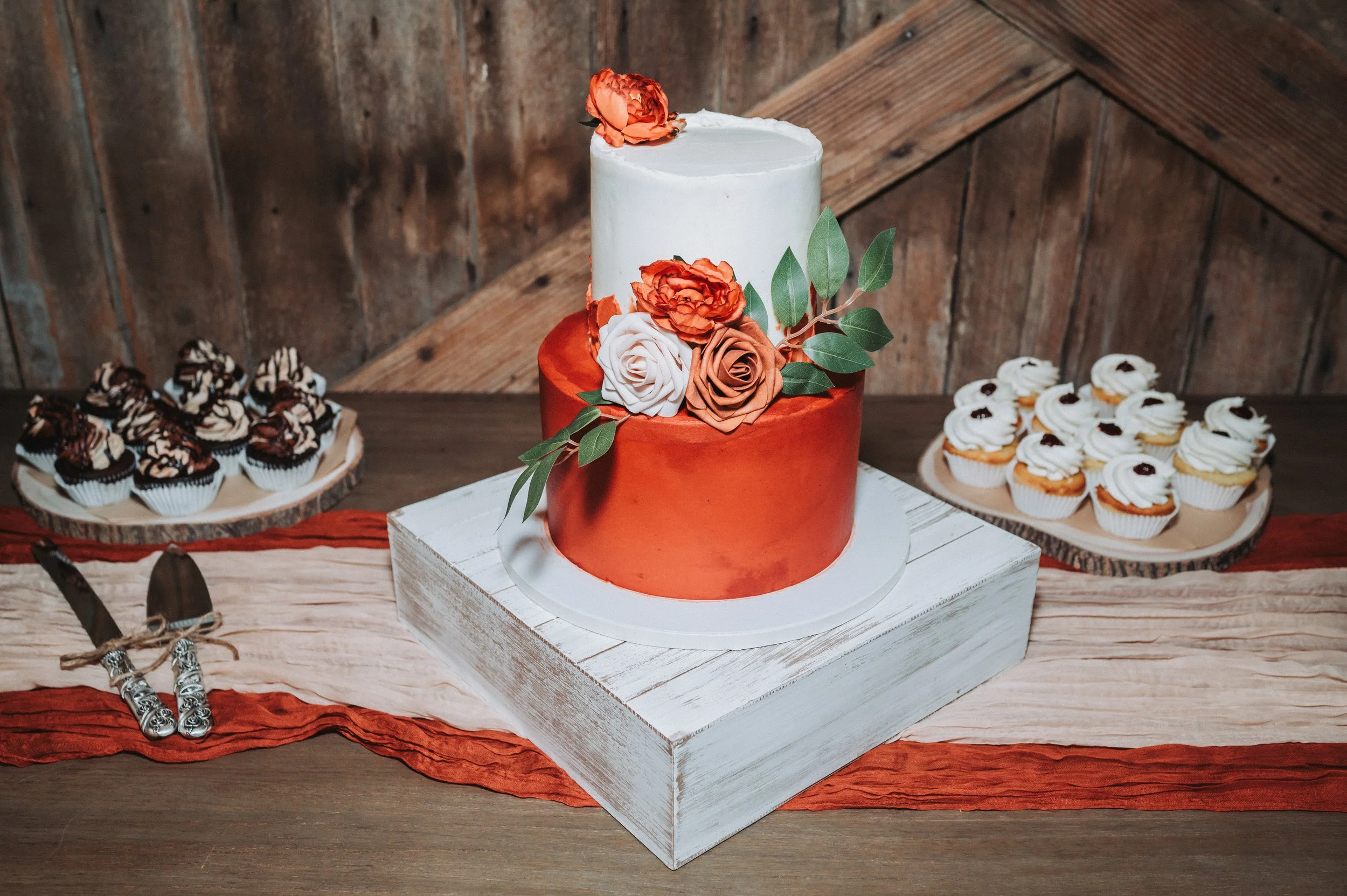 Burlap & Oak Wedding Photography .JPG