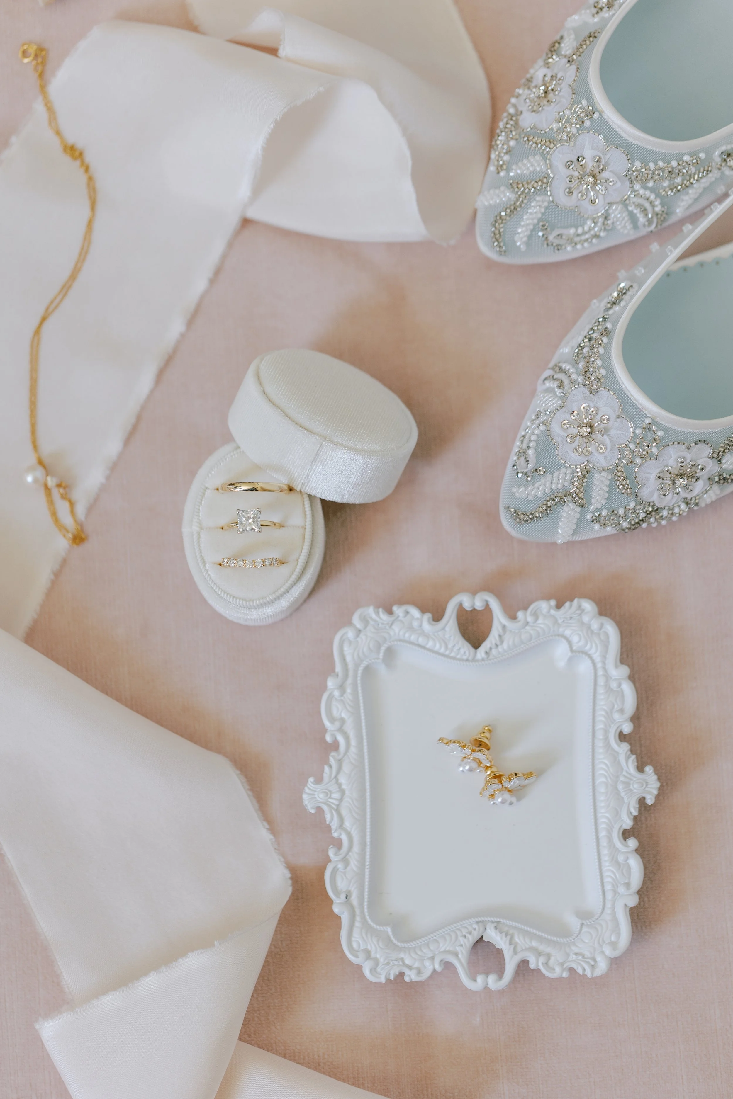 www.santabarbarawedding.com | Gloria Mesa | Belmond El Encanto | Jamison and Tania Photography | Flourish Design & Co. | Bride’s Accessories