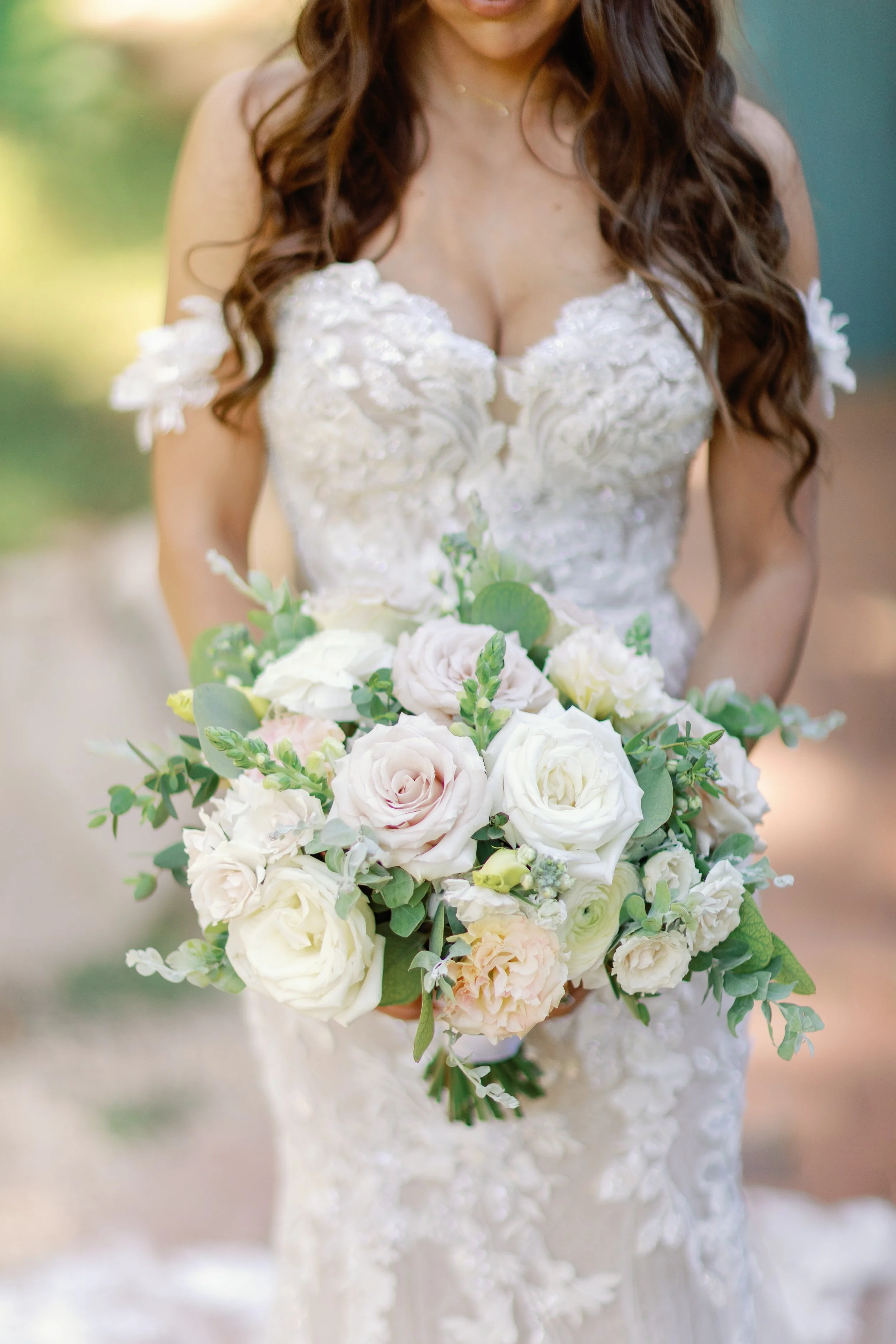 www.santabarbarawedding.com | Gloria Mesa | Belmond El Encanto | Jamison and Tania Photography | Flourish Design & Co. | Marla & Co. | Bride with Bouquet