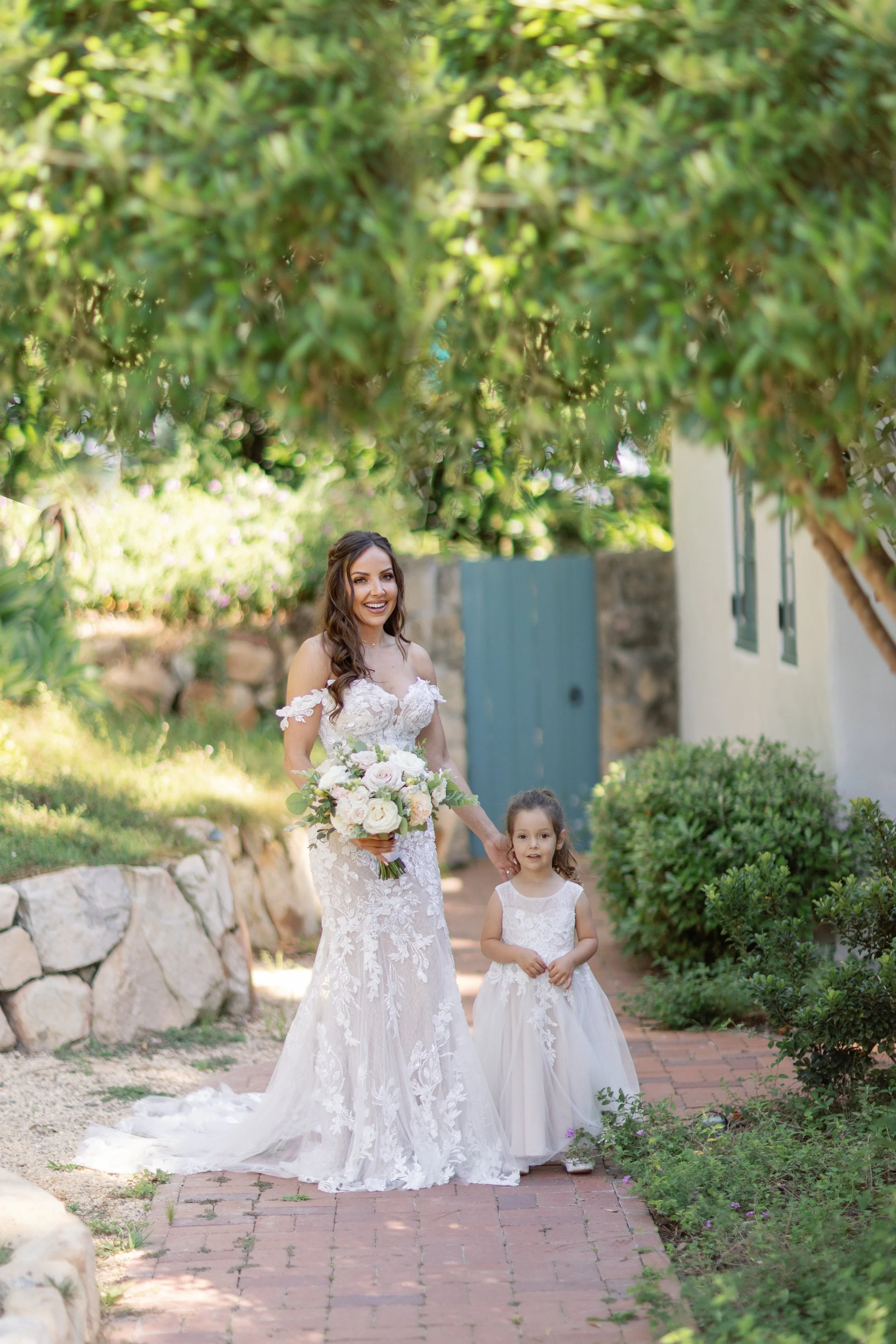 www.santabarbarawedding.com | Gloria Mesa | Belmond El Encanto | Jamison and Tania Photography | Flourish Design & Co. | Marla & Co. | Bride with Flower Girl