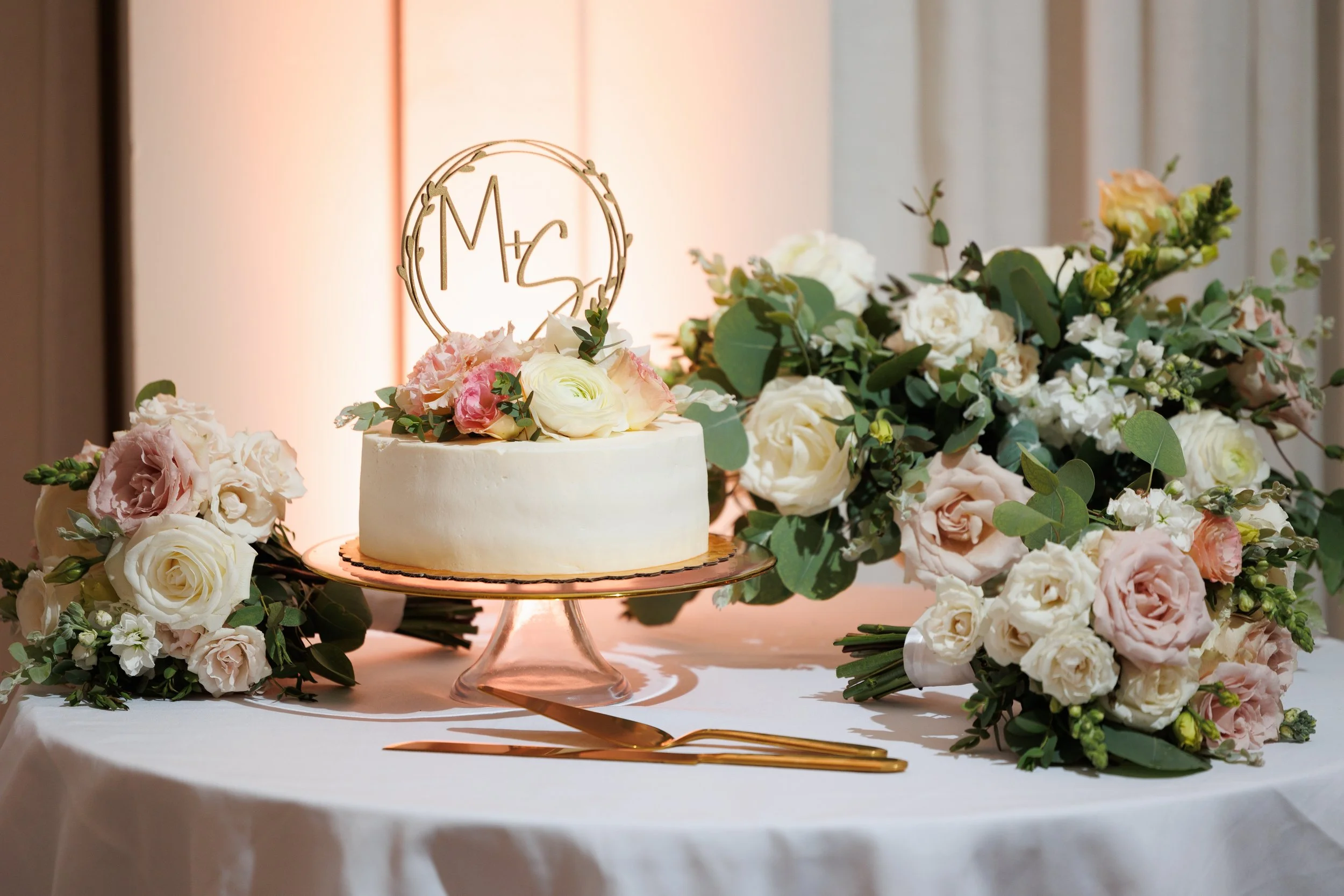 www.santabarbarawedding.com | Gloria Mesa | Belmond El Encanto | Jamison and Tania Photography | Flourish Design & Co. | Amigo Rentals | Dreams America | Wedding Cake