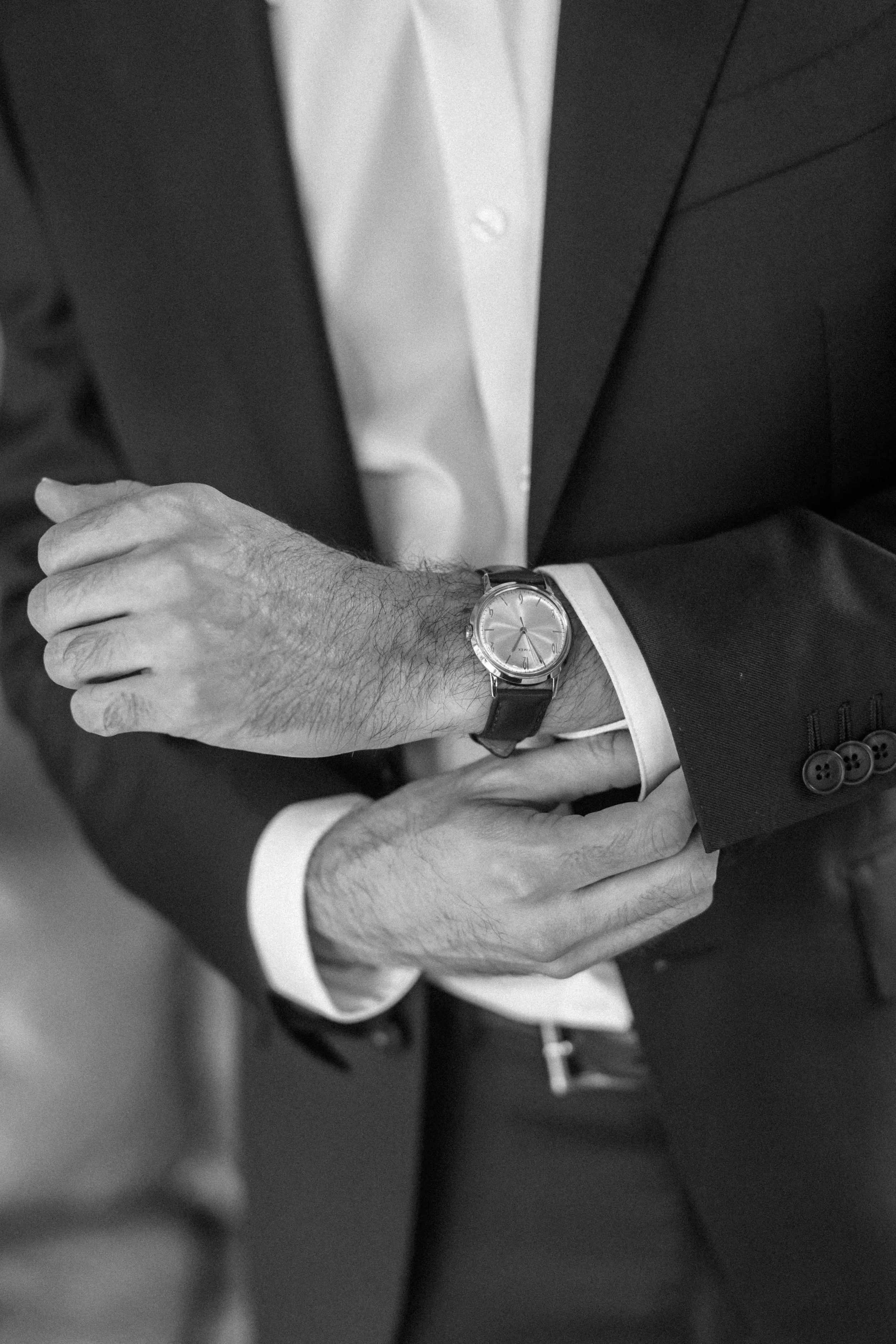 www.santabarbarawedding.com | Aura Elizabeth | Onyx &amp; Redwood | Flourish Design &amp; Co. | Groom Putting on Watch