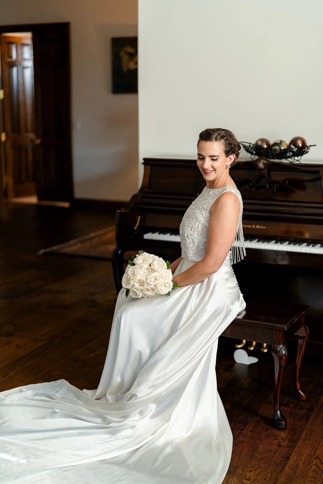 www.santabarbarawedding.com | Roblar Farm | KB Events | Anastasia Tamarina Photography | Poppy Pod Floral Design | Dreamcatcher Artistry | Bride Sitting at Piano