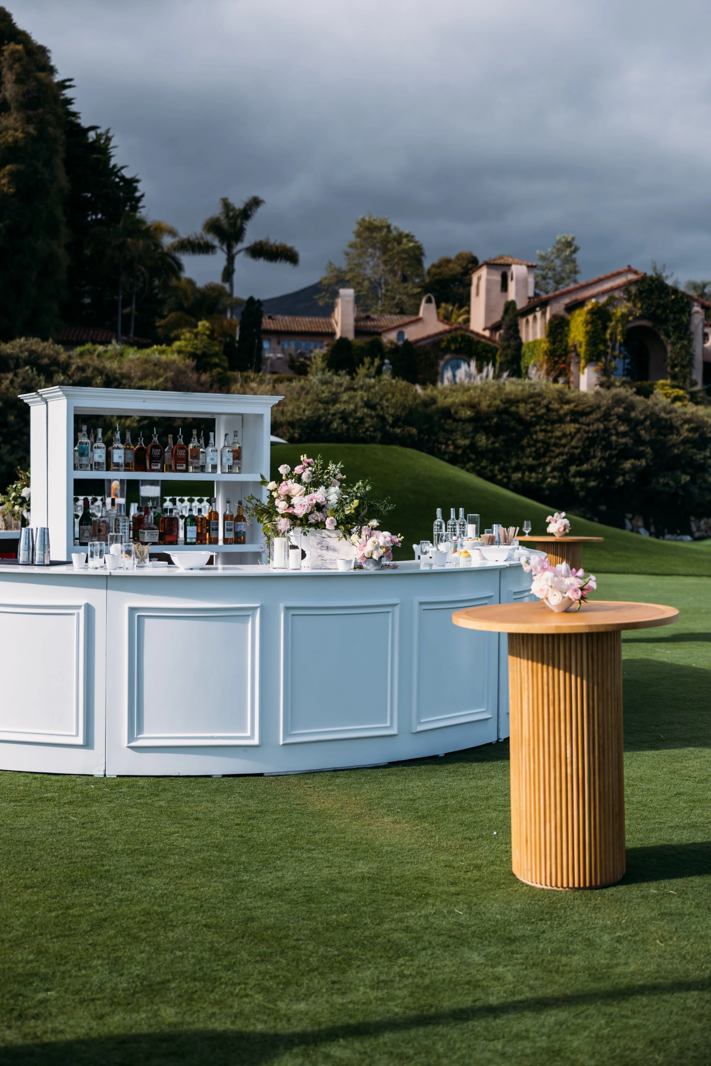 www.santabarbarawedding.com | Scott Clark | Bliss Productions Co. | Montecito Club | Bright Floral | Marla &amp; Co. | Premiere Party Rentals | Outside Bar