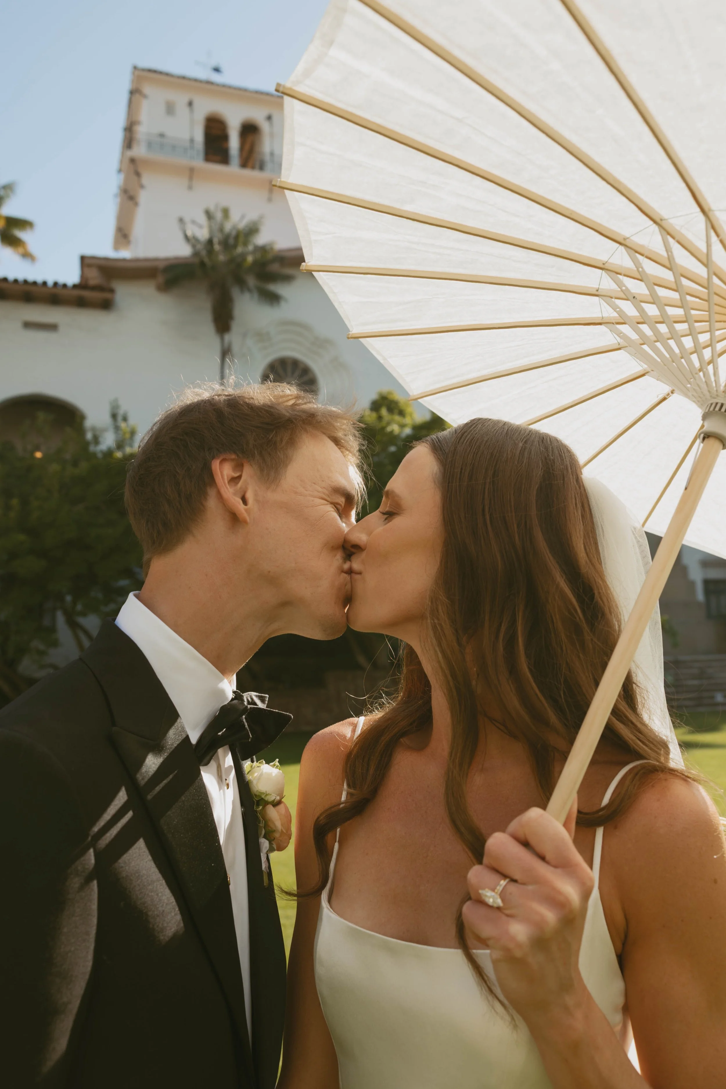 www.santabarbarawedding.com | Santa Barbara Courthouse | KB Events | Michelle Lanning | Boho Chic Dreams | Just 4 Fun Party Rentals | Kissing Under an Umbrella