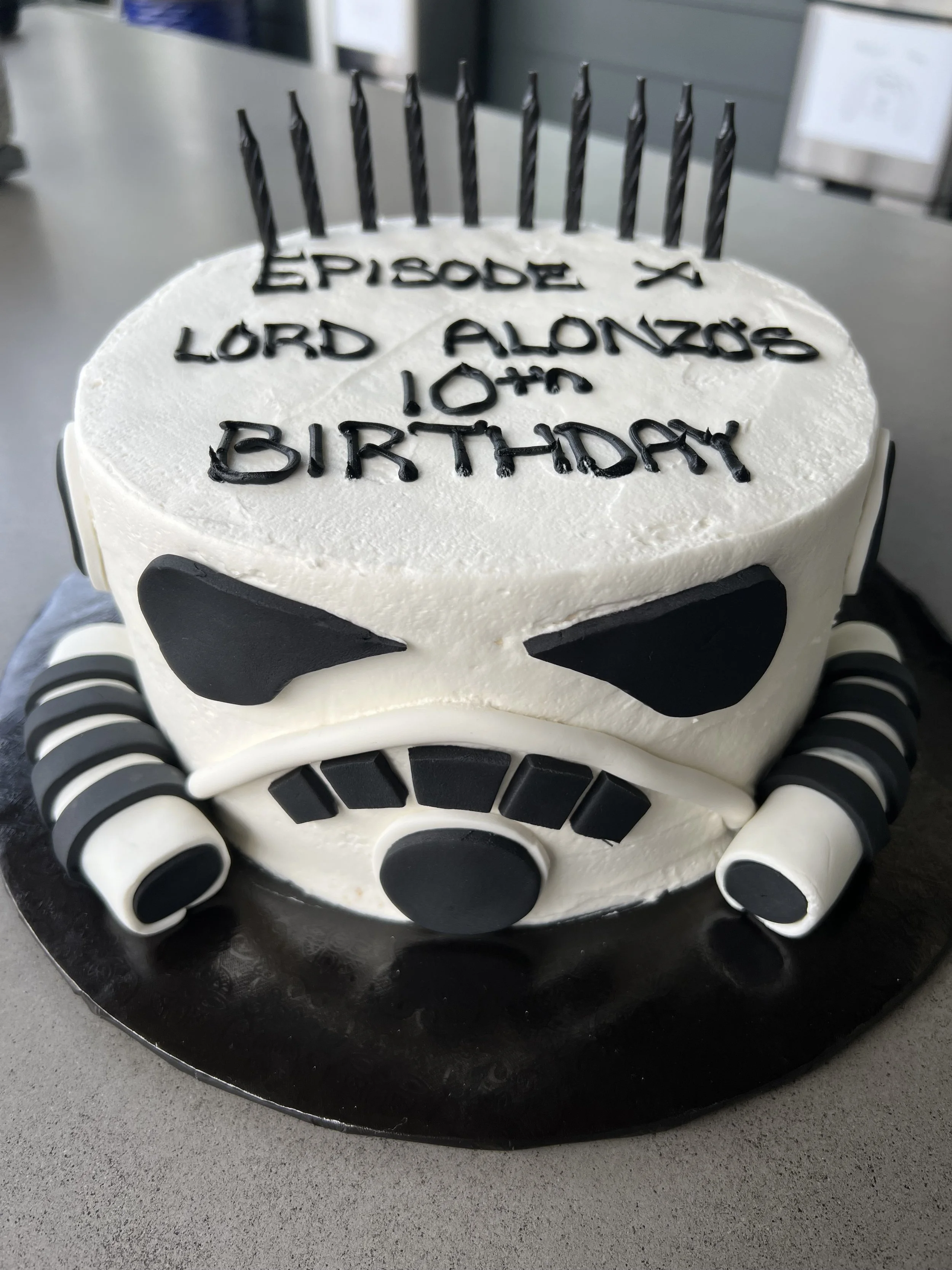 www.santabarbarawedding.com | Little Thing Bakery | Star Wars Desserts