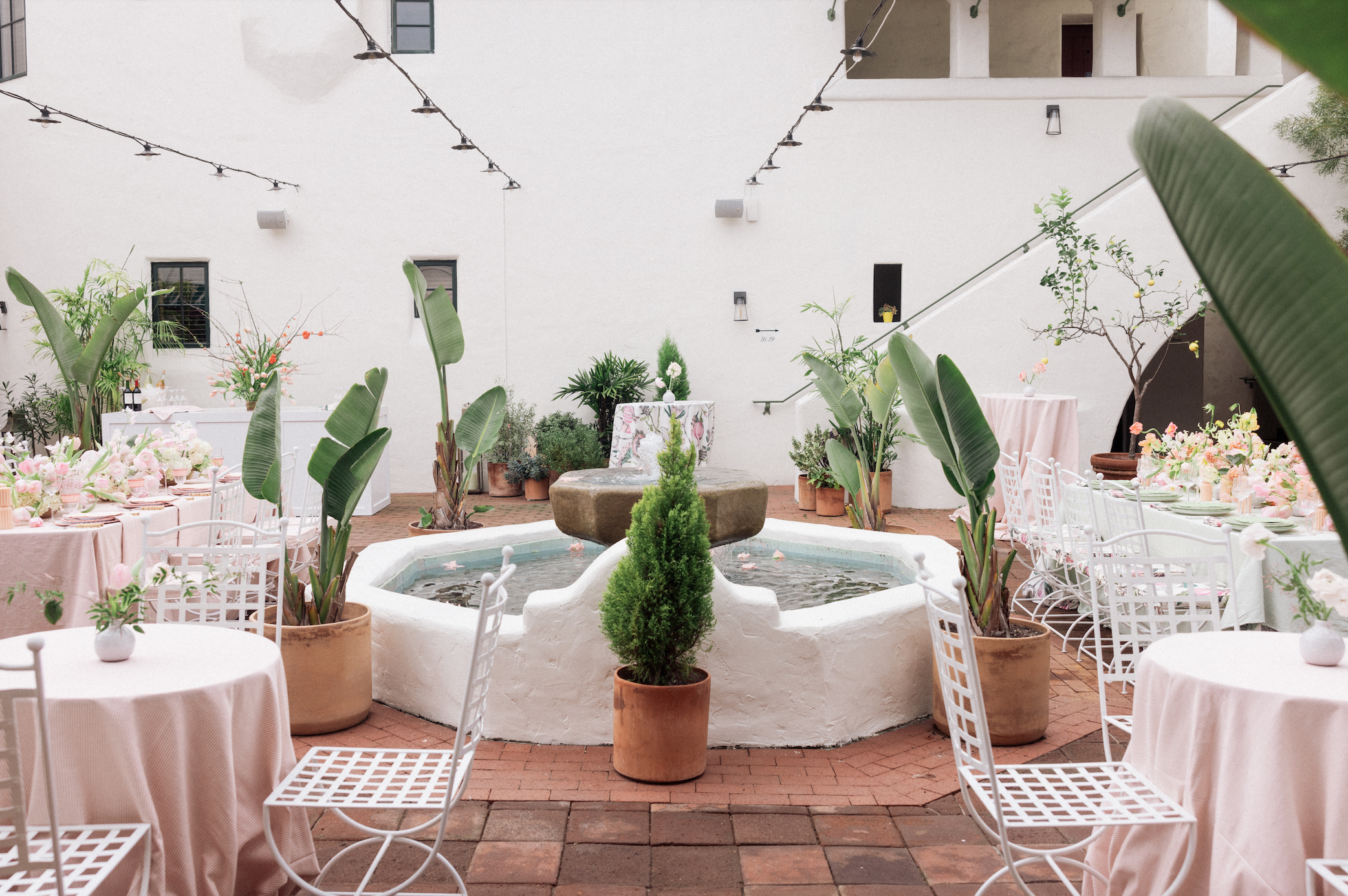 www.santabarbarawedding.com | Palihouse Santa Barbara | Santa Barbara Wedding Venue Cocktail Bar and Garden