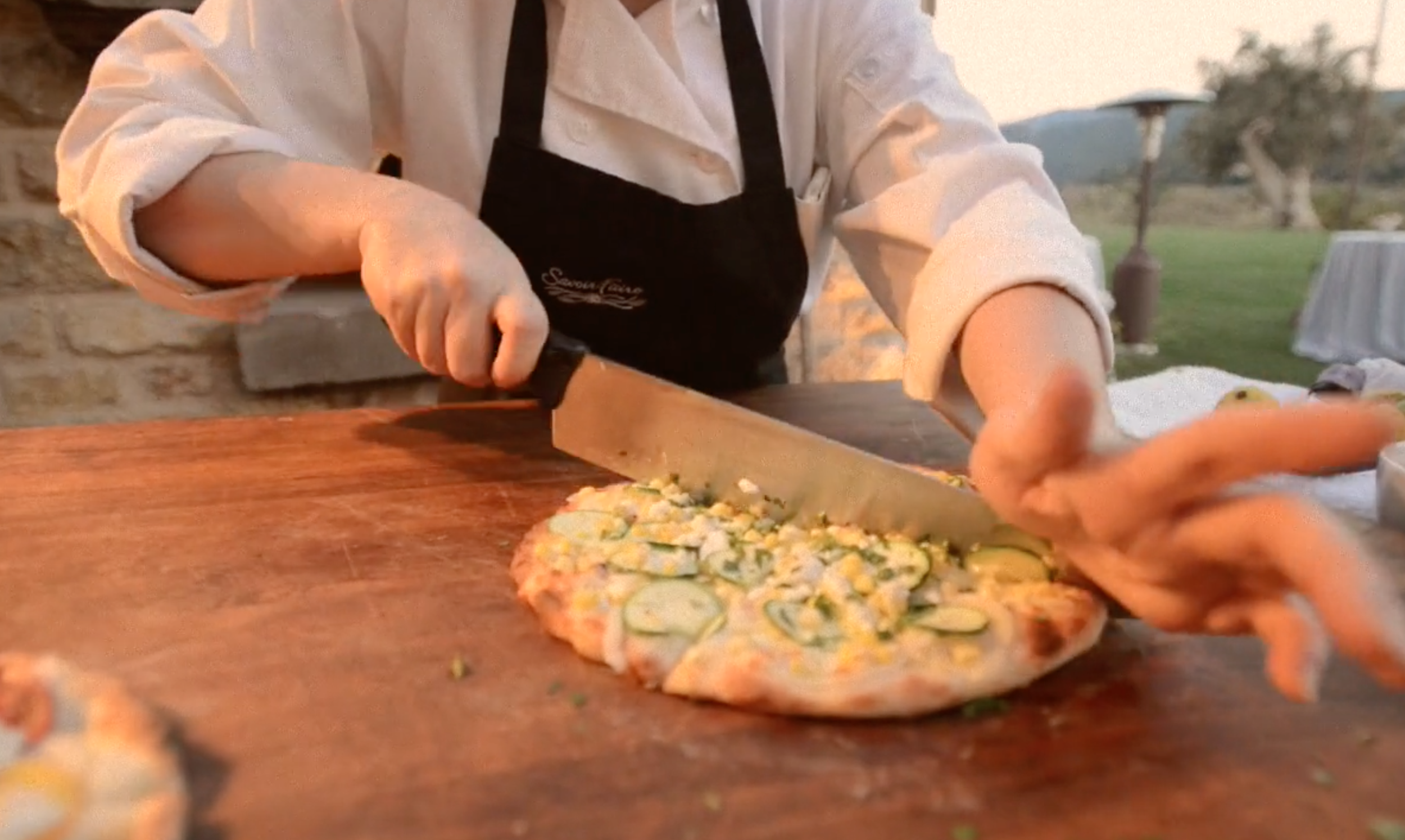 Savoir Faire employee making flatbread pizza
