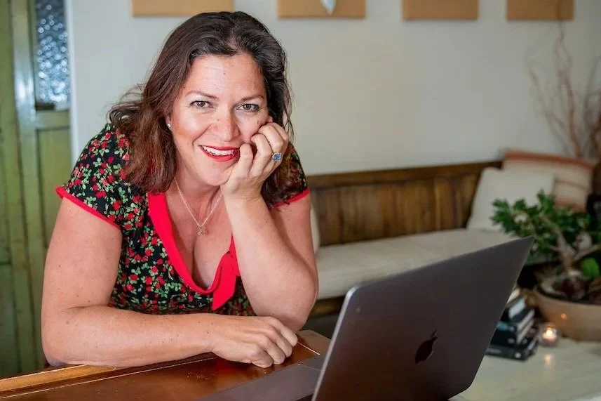 Zohe Felici at laptop computer