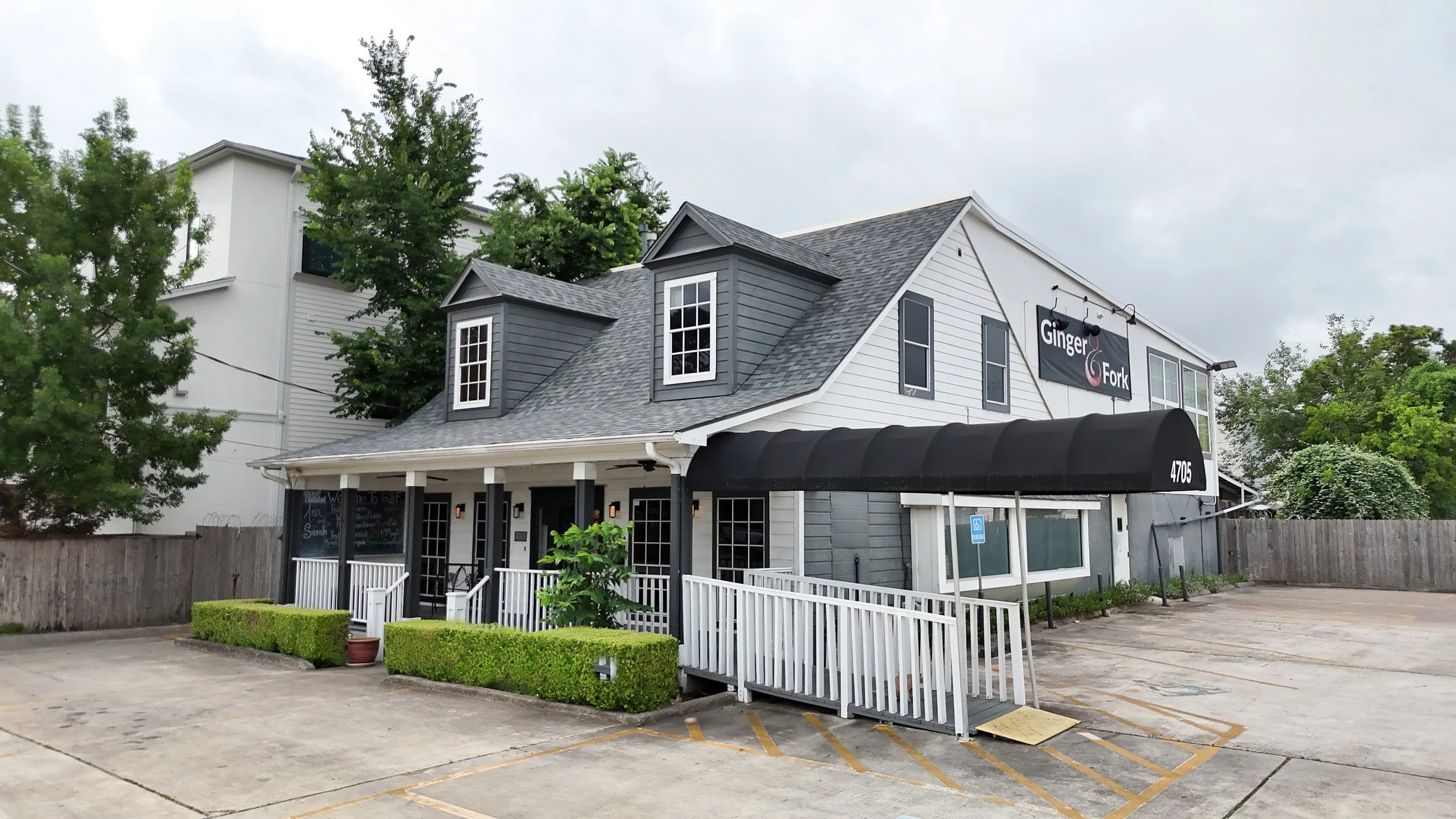Latin Caribbean Restaurant Lease in Buffalo Heights