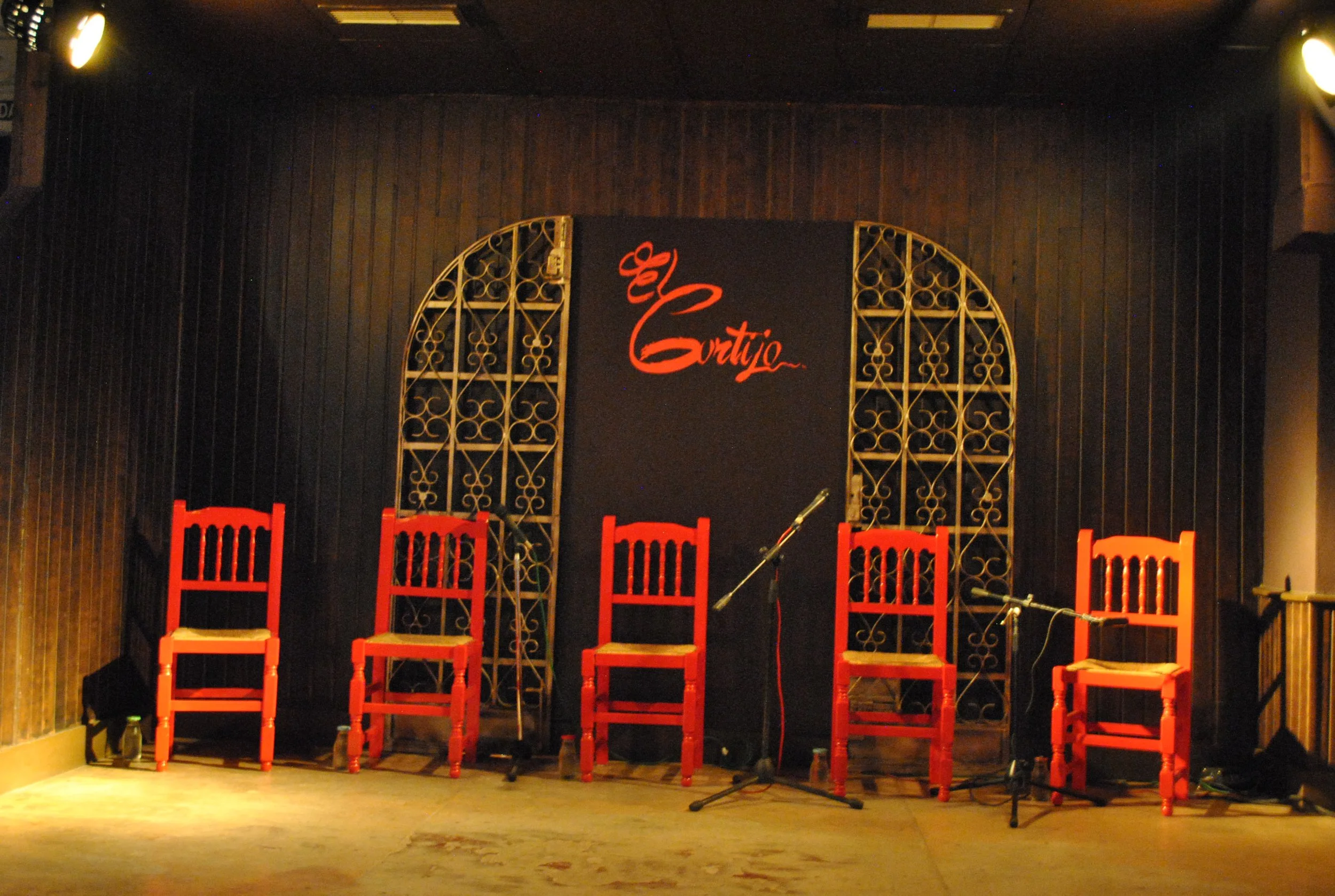 02 Taberna Flamenca El Cortijo escenario.JPG