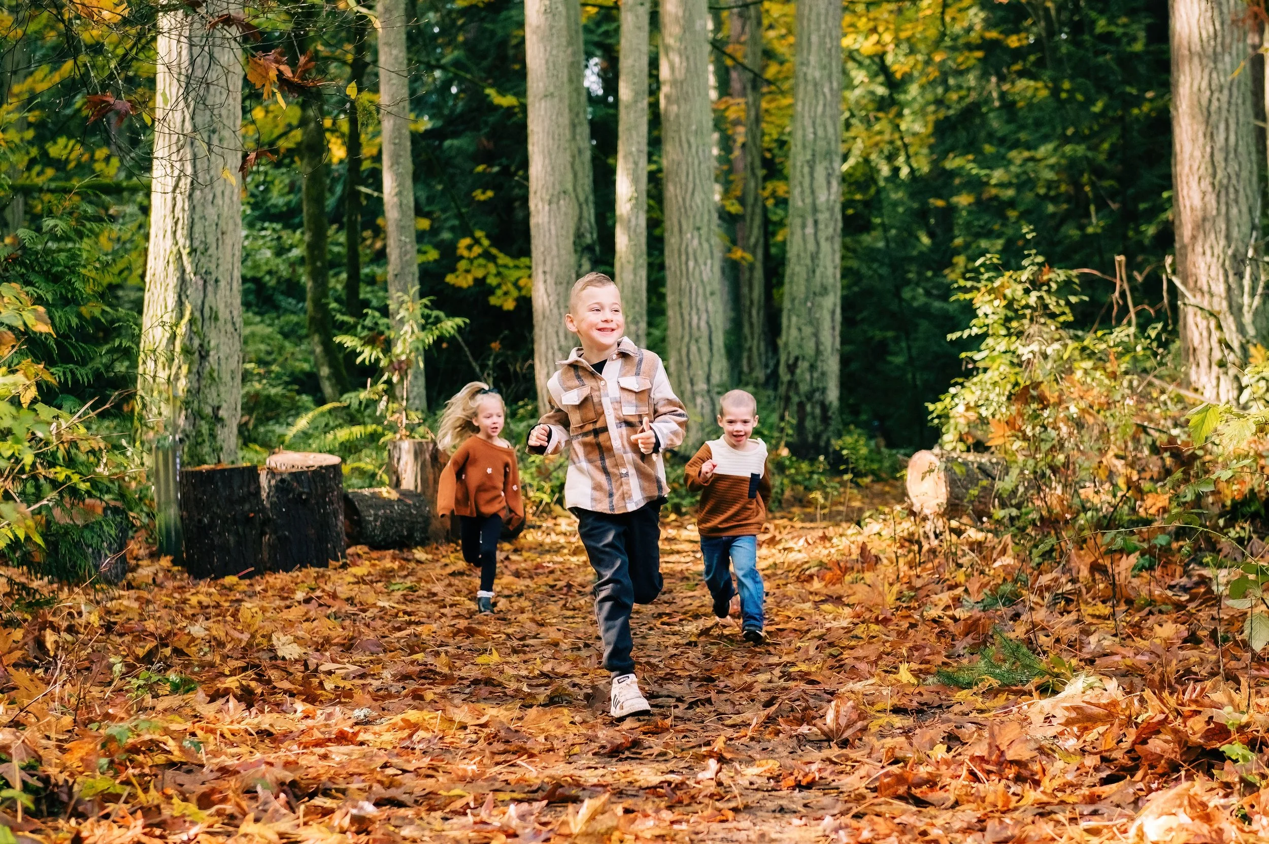 Shoreline Family Photos in a Forest (3).jpg