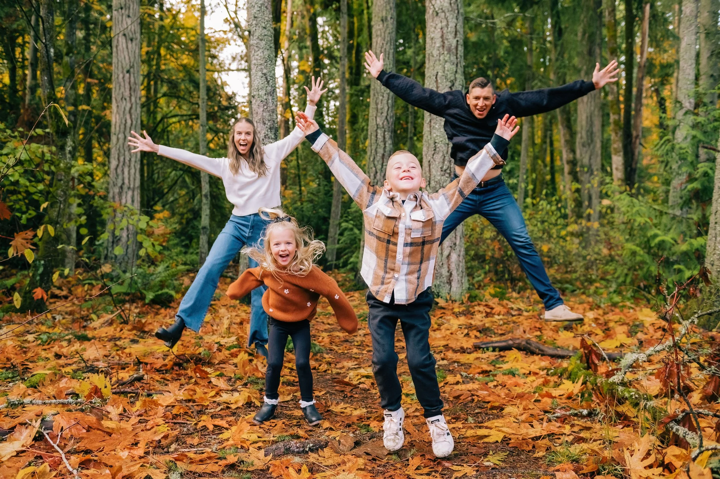 Shoreline Family Photos in a Forest (7).jpg