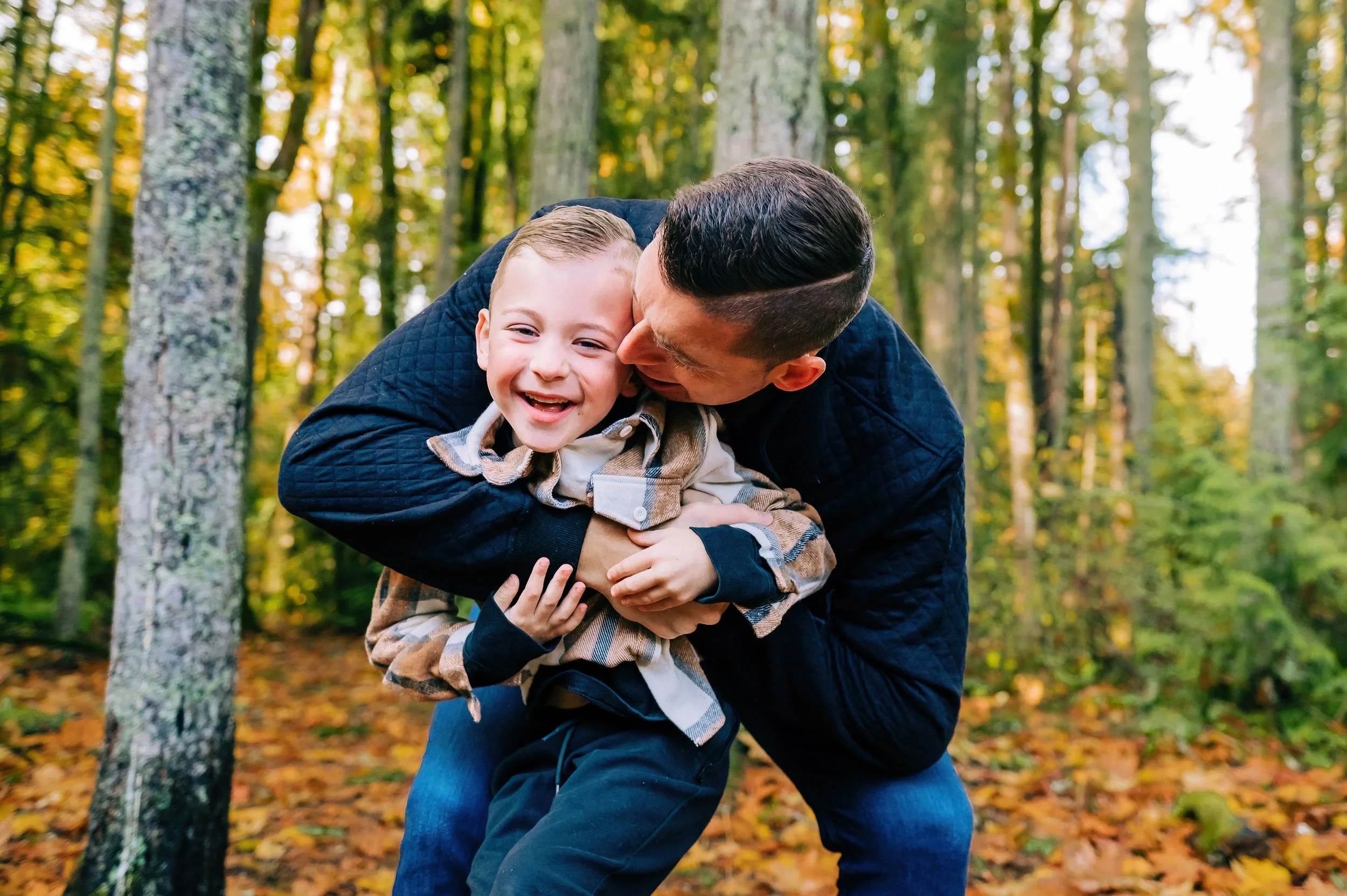 Shoreline Family Photos in a Forest (9).jpg