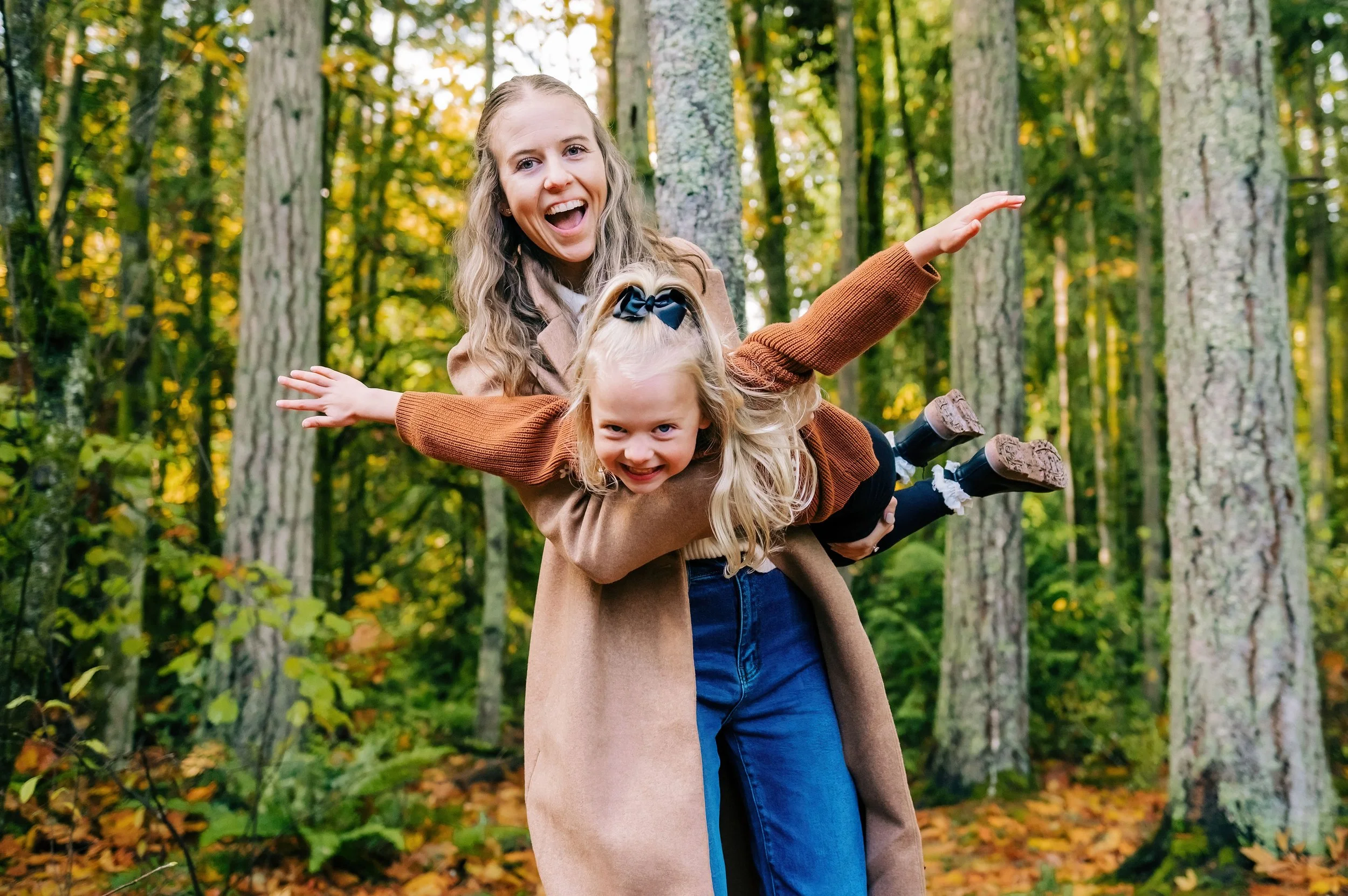Shoreline Family Photos in a Forest (8).jpg