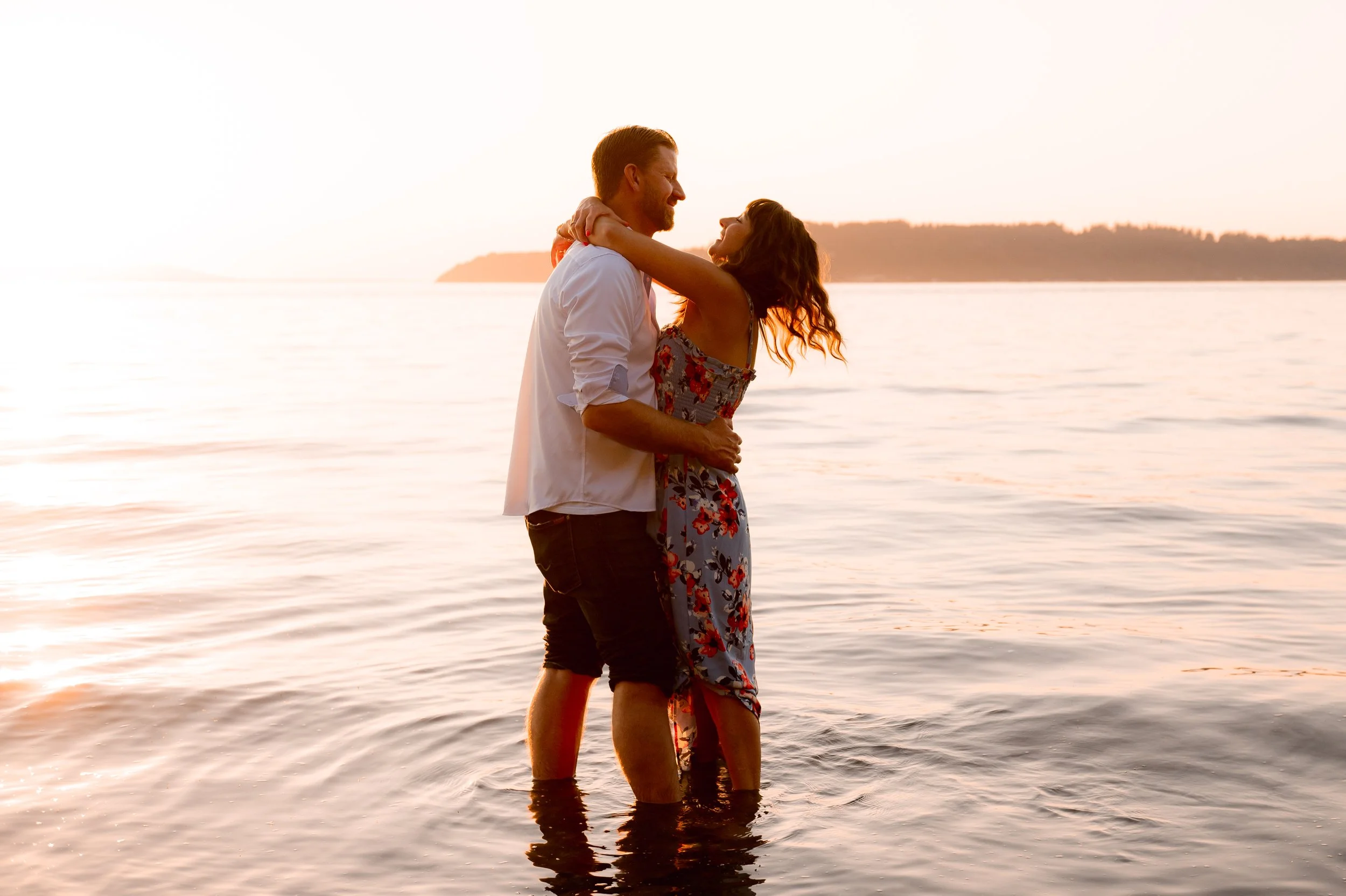 Couple photos at the beach at sunset in Edmonds