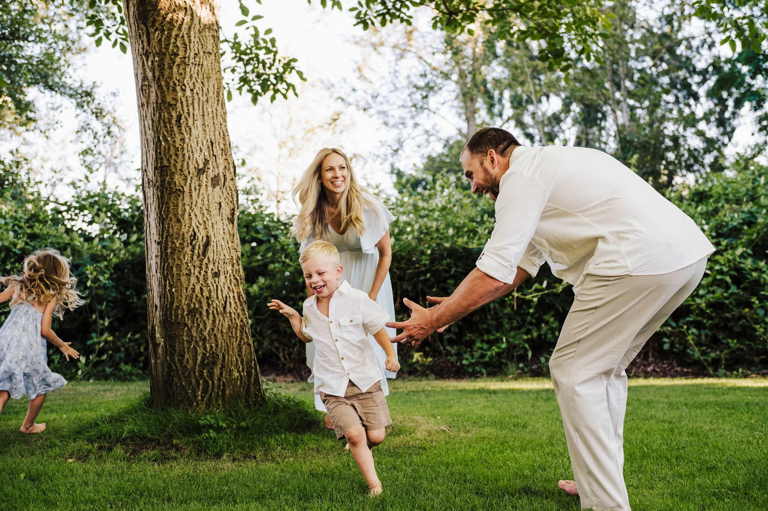 Family playing at Jennings Memorial Park in Marysville during family photos
