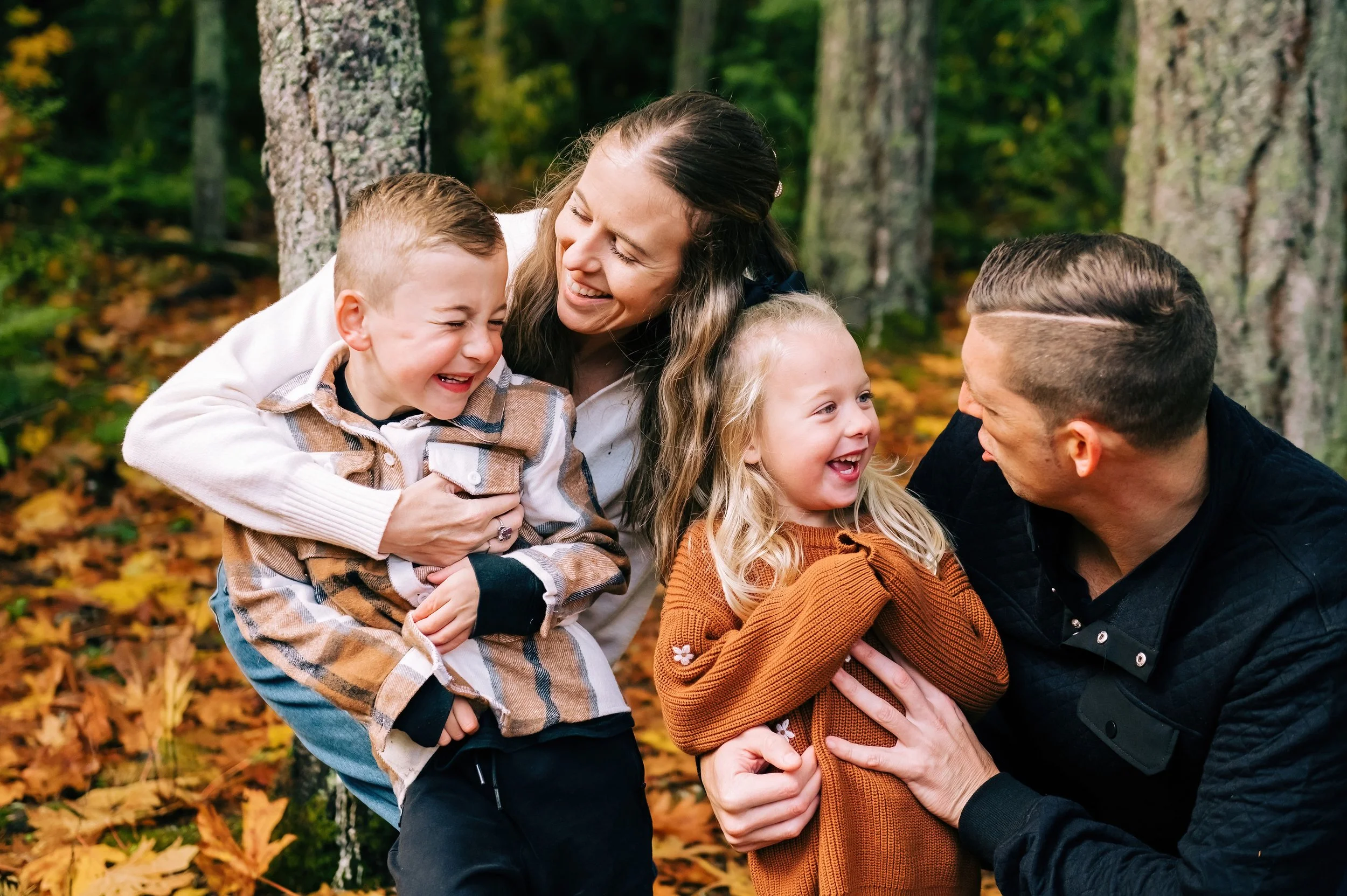 Shoreline Family Photos in a Forest (6).jpg