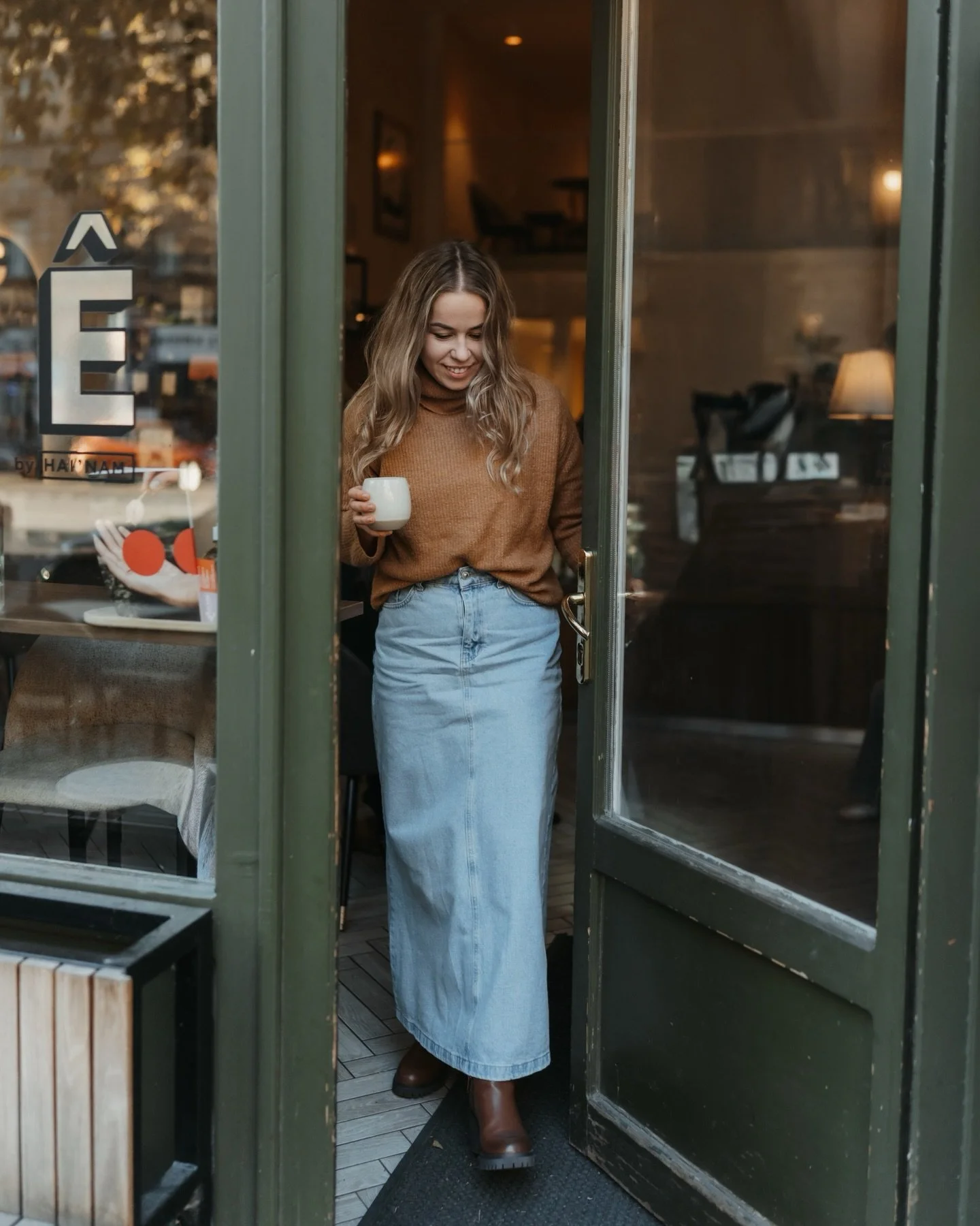 Budapest Photographer 📷
Who said only Fisherman&rsquo;s Bastion or the Chain bridge is a great location for a photoshoot? Look at these coffee shop photos 😍 @caphe.hainambudapest is one of my favorite coffee shops - they also have great food and of