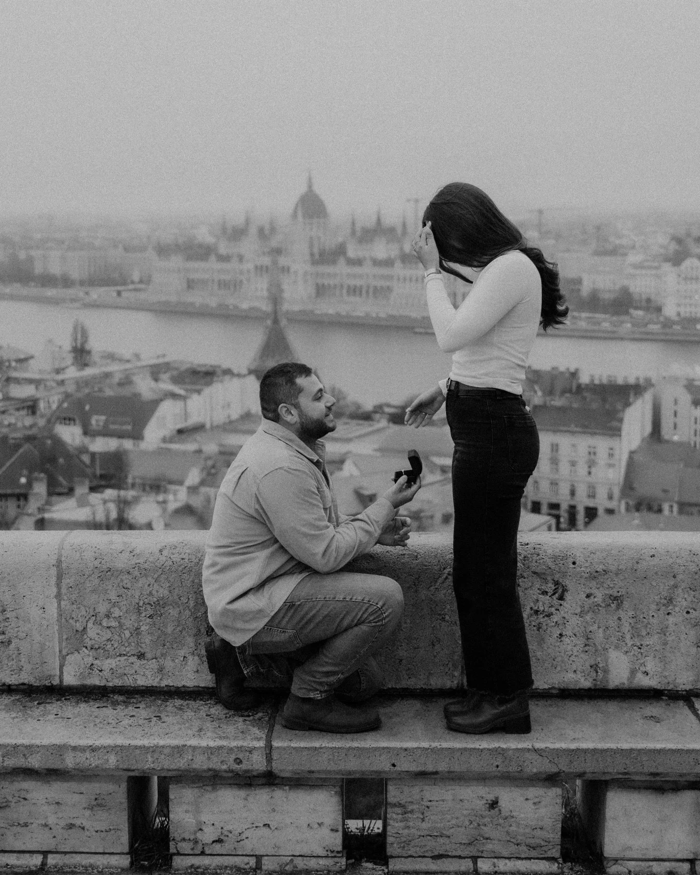 Budapest Proposal Photographer📷
This was a very private proposal on a rainy day❤️ Don&rsquo;t be afraid of the &ldquo;not perfect sunny weather&rdquo;😊

#budapestphotographer #photographerbudapest #travelbudapest #budapestproposal #fishermansbastio