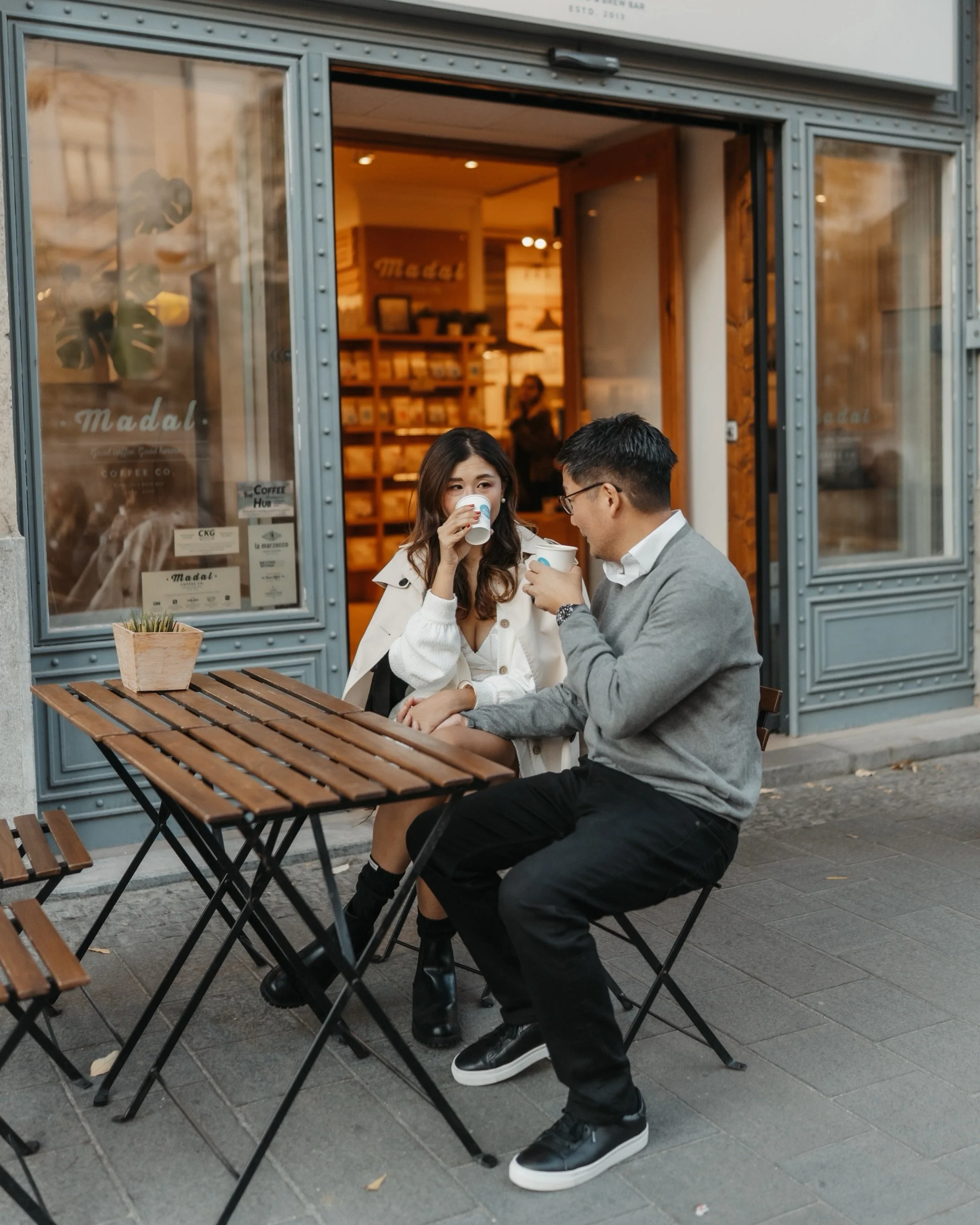 Budapest Photographer📷
Chain Bridge are beautiful locations yes.... But my FAVORITES are the coffee shop street style photos 😍😍

#budapestphotographer #photographerbudapest #photographerinbudapest #travelbudapest