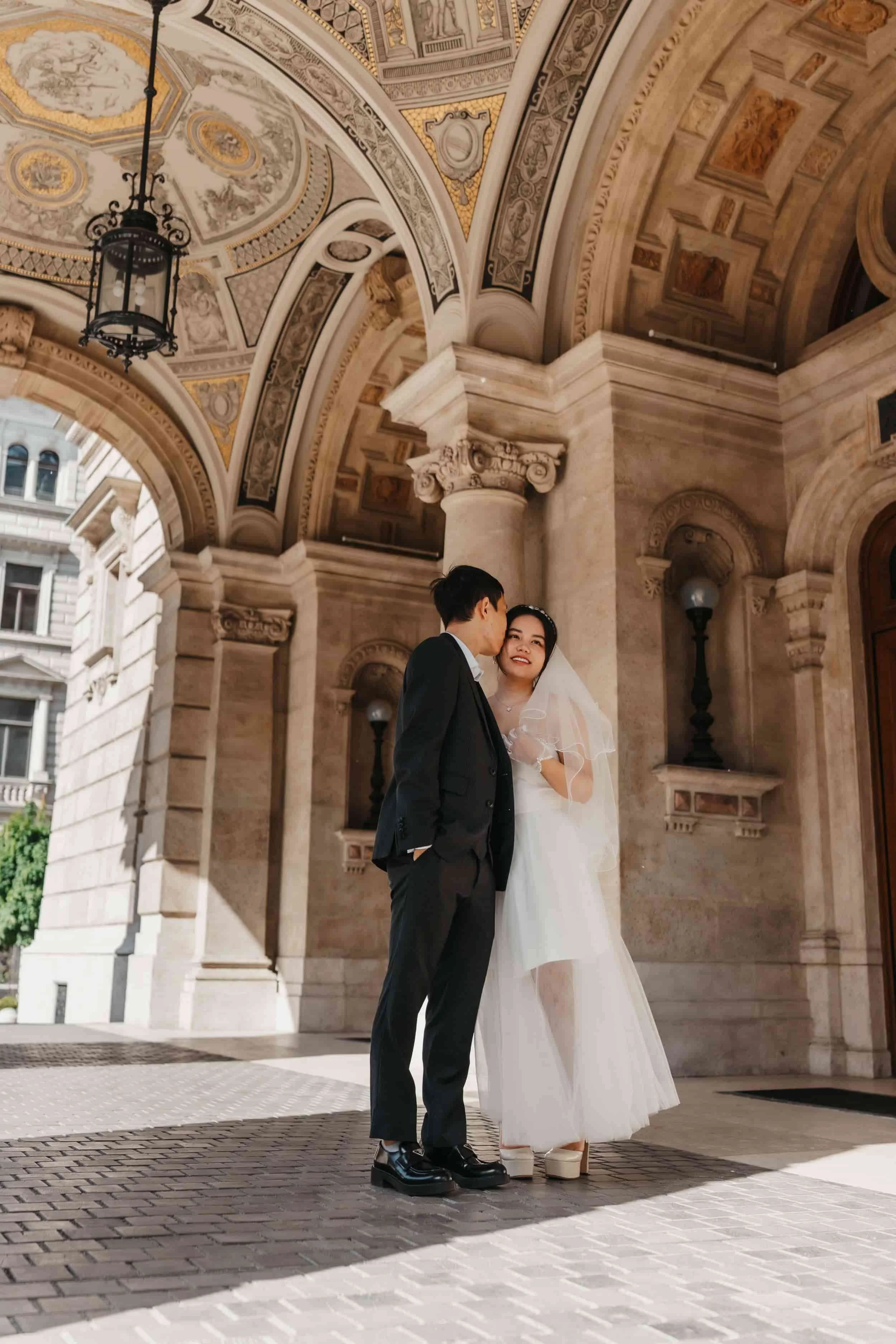 Budapest Wedding Photographer -luxury wedding at the Opera house