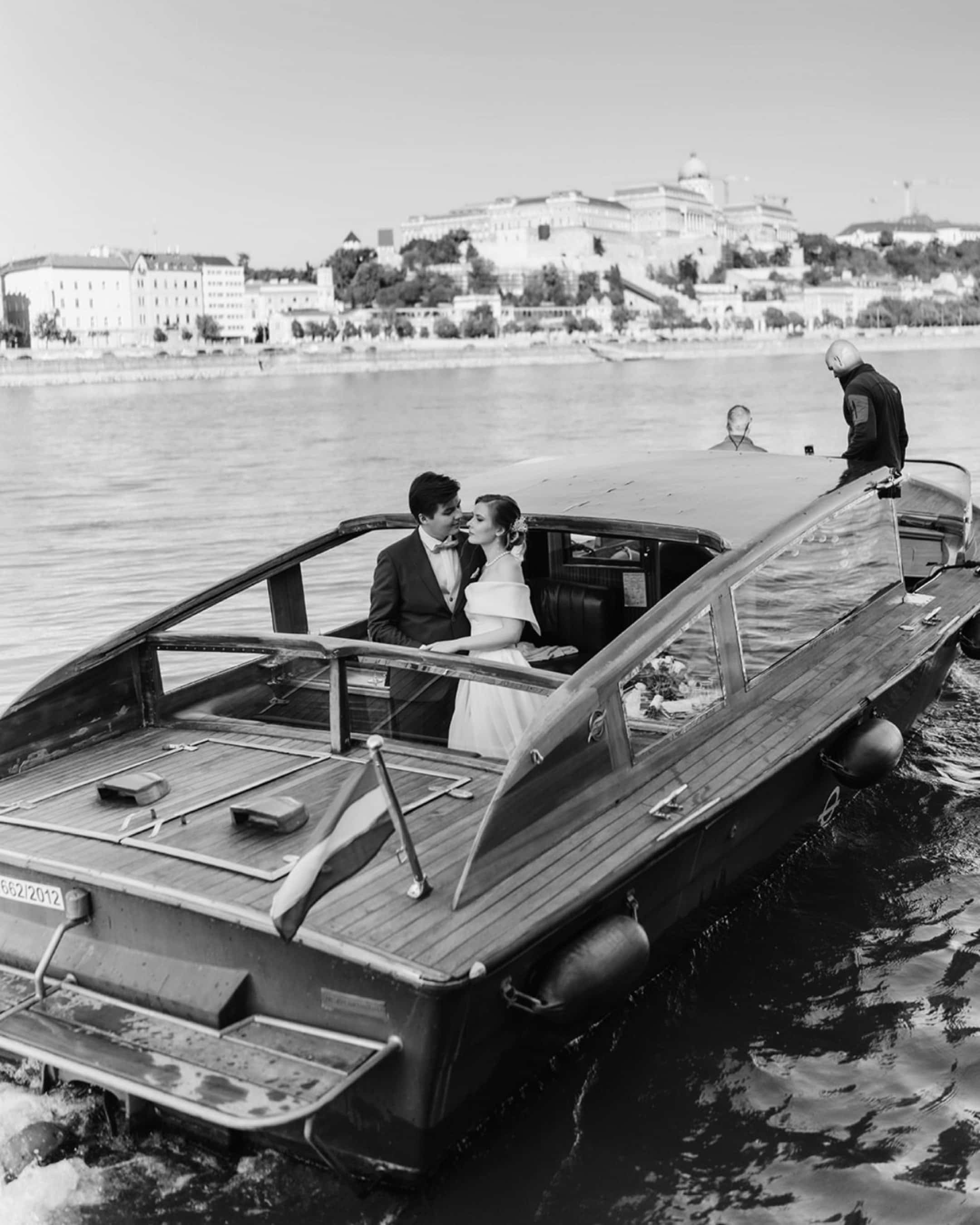 Budapest Wedding Photographer -luxury wedding on the Danube in a boat