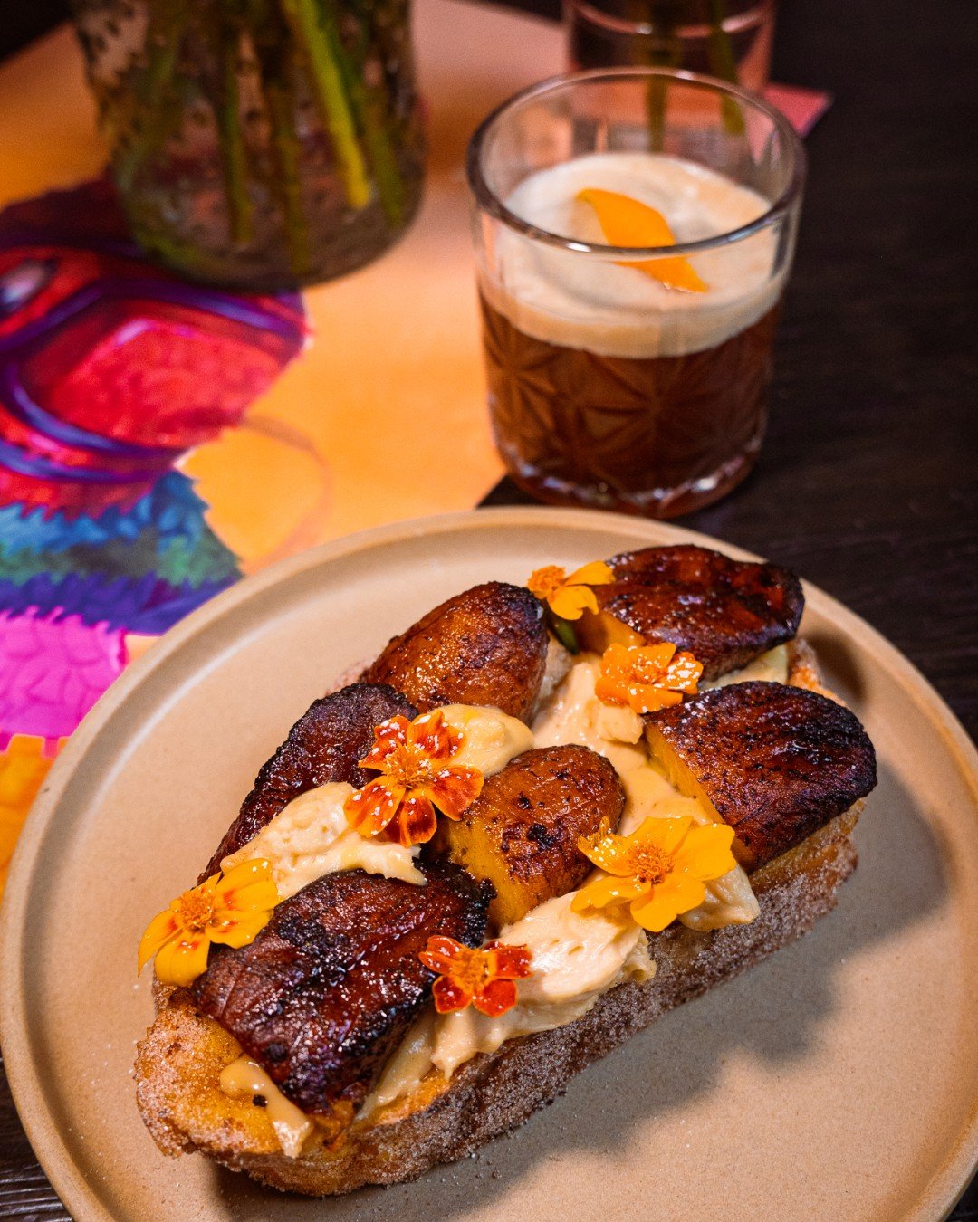 Challah French Toast 🍌✨

Inspired by the fried plantains drizzled with condensed milk found at fairs and street corners across Mexico&mdash;a childhood favorite reimagined for brunch.

Made with rich challah bread, mascarpone piloncillo cream, caram