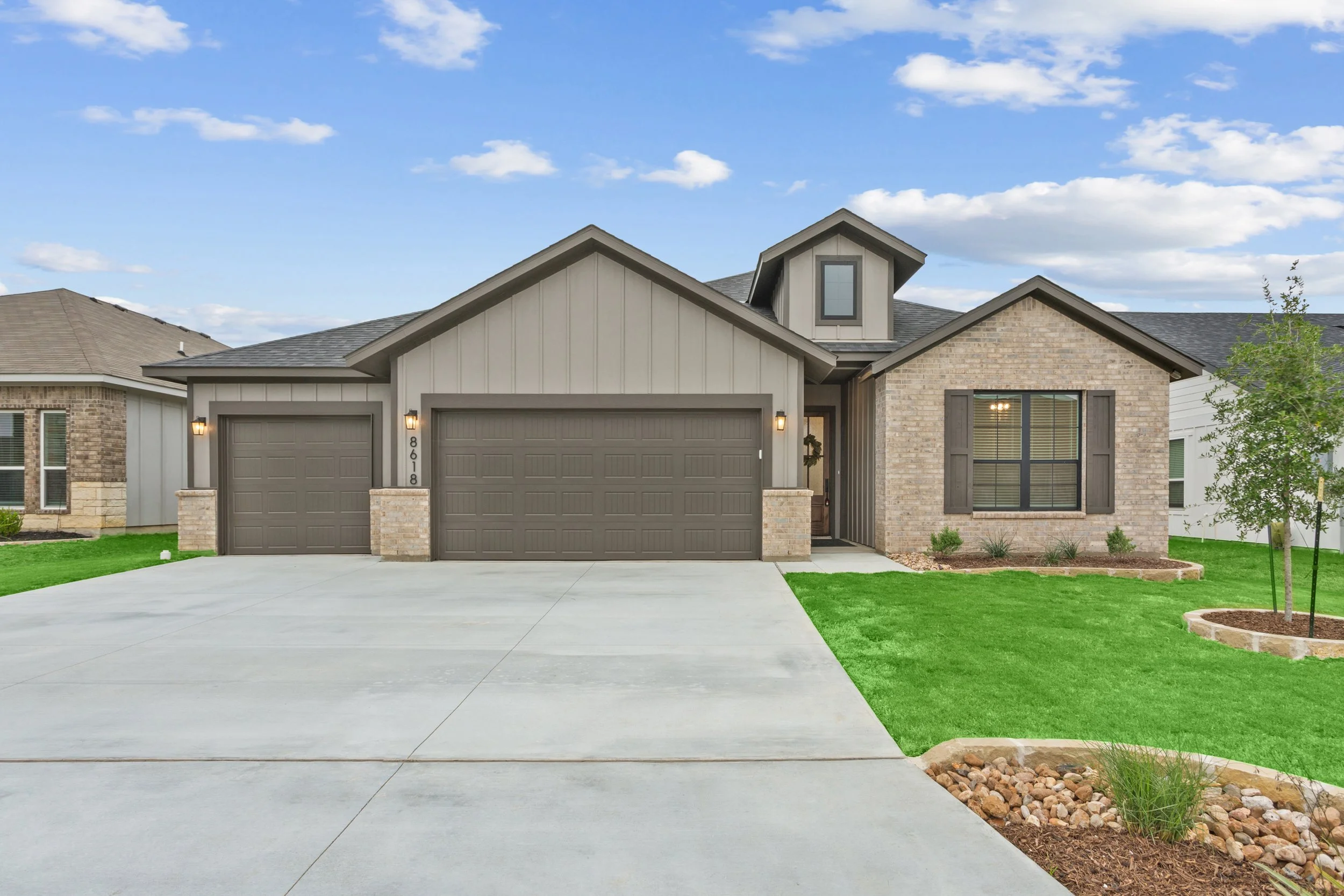 02-8618 Glade Dr (1).jpg