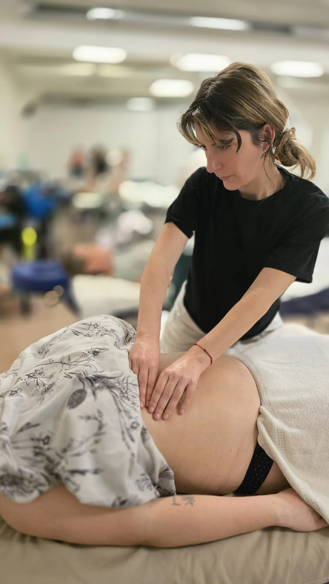 Endométriose &amp; règles douloureuses : massage énergétique drainant et massage endométriose, deux approches complémentaires