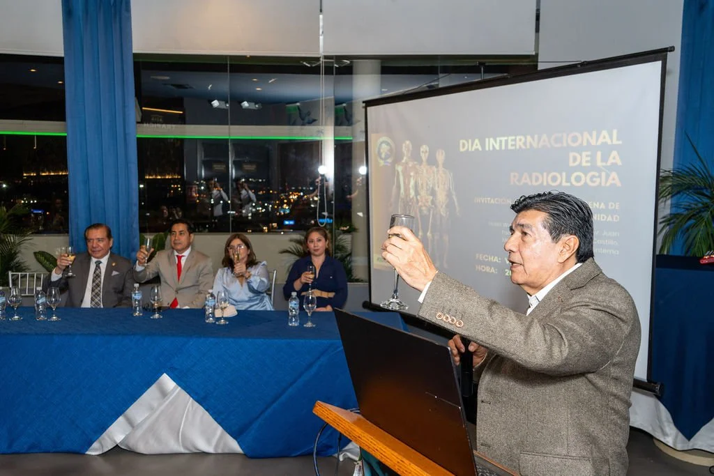 Cena de confraternidad por el Día Internacional de la Radiología