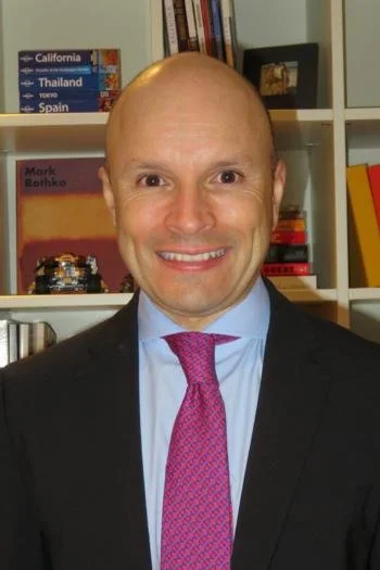 DR CARLOS TORRES.jpg