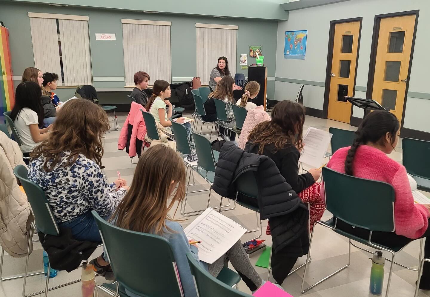 👀 A peek at some of our Harmonia singers hard at work last week during a sectional! 

We can&rsquo;t wait to share our music with you this spring 💛Details for our upcoming spring concert coming soon! 

#yegmusic #yegarts #childrenschoir #youthchoir