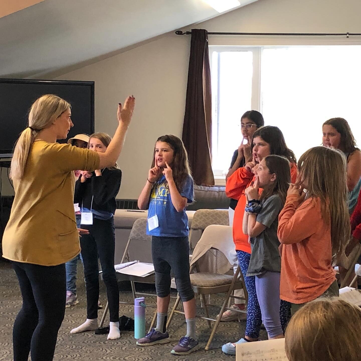 🤸&zwj;♂️Throwback to our weekend at @campnakamun last September!! 

We hope you&rsquo;re all having *this much fun* on your spring break 🎉

#springbreak #edmontonfamily #yegarts #yegmusic