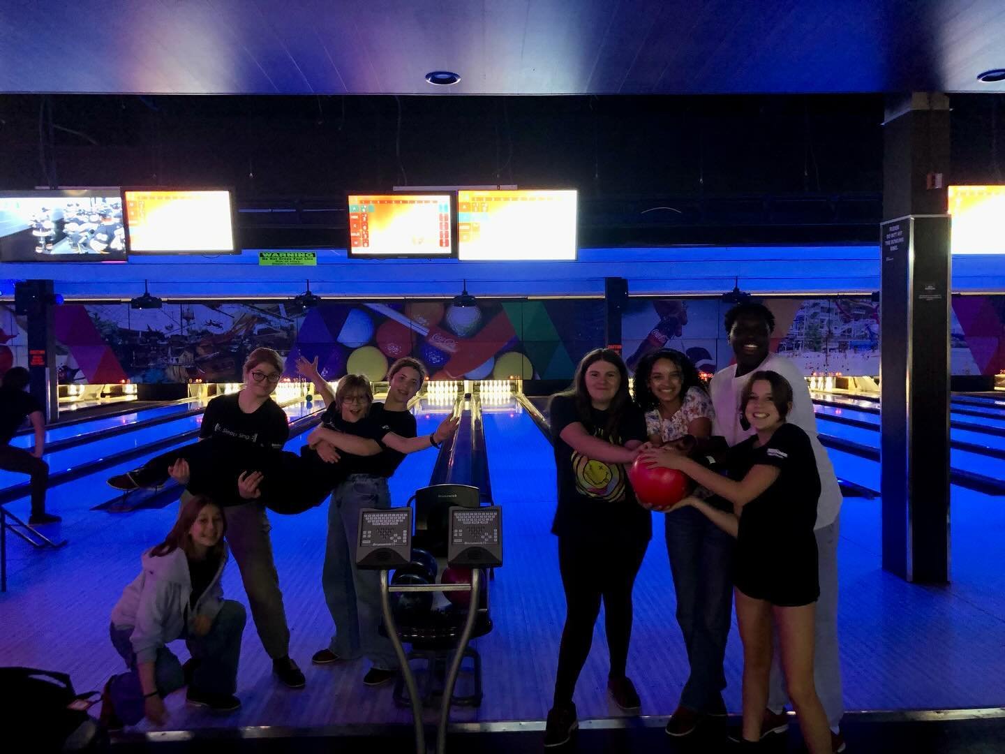 A bowling celebration after a weekend of singing! 🎶🎳

We had the BEST TIME with our friends from @occ_sings @occ_tours - and can&rsquo;t wait to go visit them in Ottawa at the end of June!

Thank you to Experiences Canada for helping facilitate thi